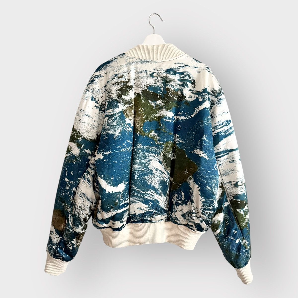 Louis Vuitton ARCHIVAL! Ss25 Louis Vuitton Earth Map Silk Bomber Jacket Size US XL / EU 56 / 4 - 2 Thumbnail