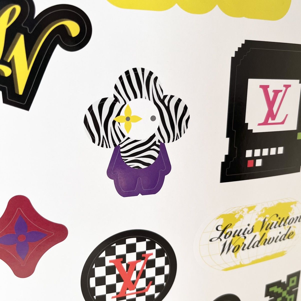 Louis Vuitton Louis Vuitton large sticker sheet Size ONE SIZE - 12 Thumbnail