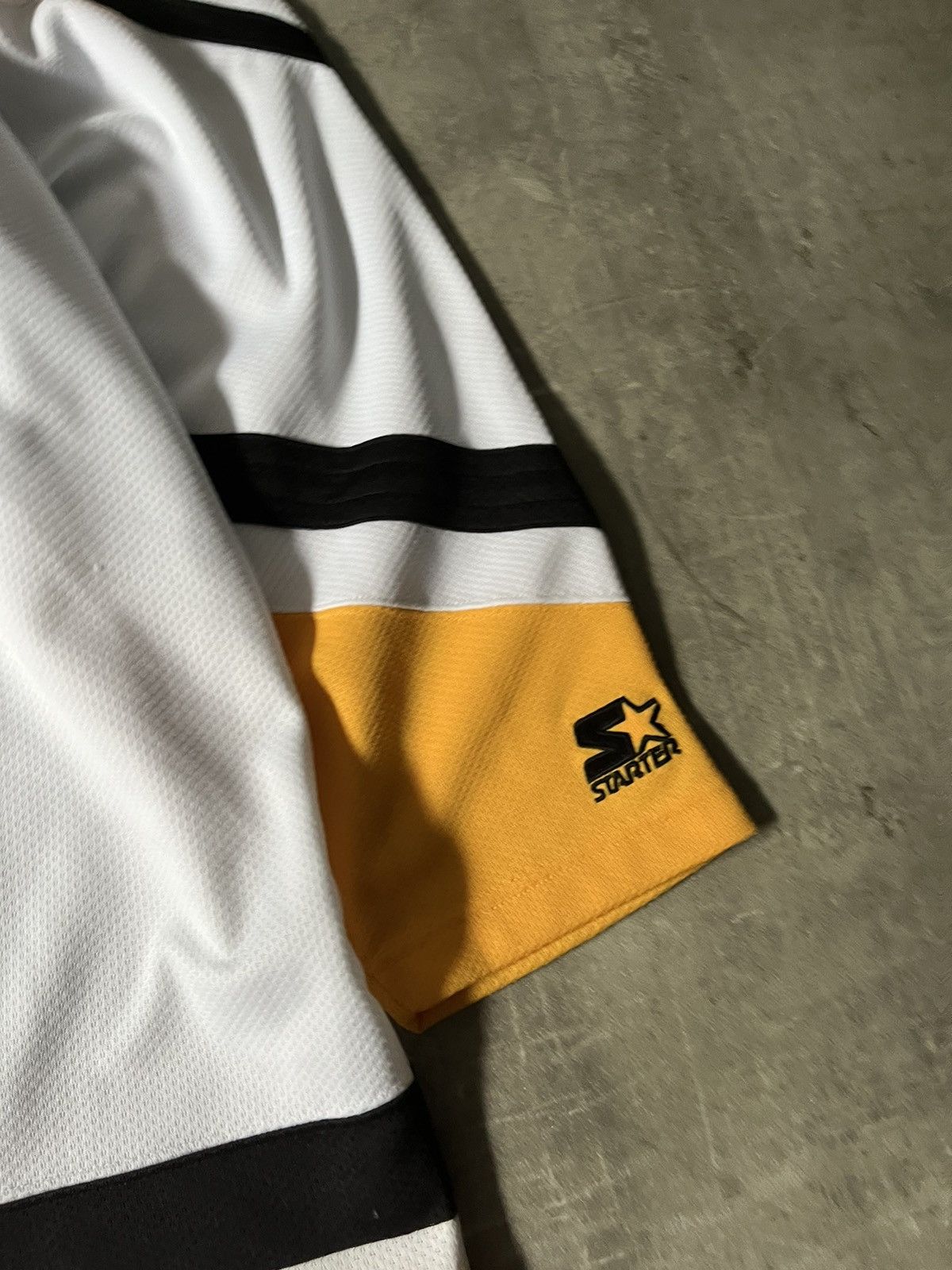 Starter Vintage Pittsburgh 90s hockey jersey white yellow Size US L / EU 52-54 / 3 - 3 Thumbnail