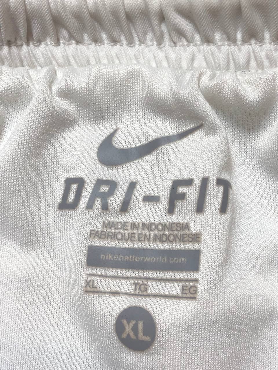 Nike Vintage Nike Dri-Fit white shorts logo Y2K football England Size US 36 / EU 52 - 2 Thumbnail