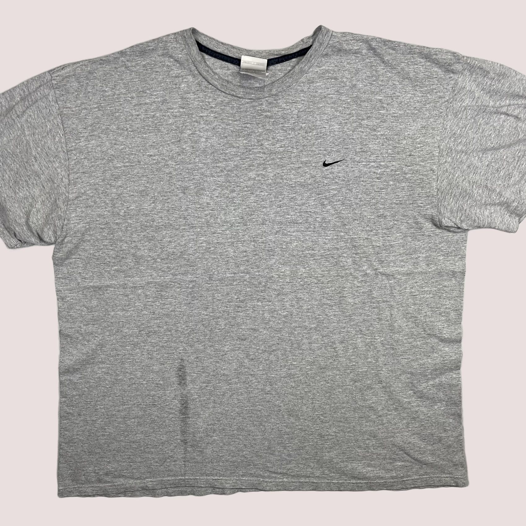 Nike VINTAGE Nike Shirt Mens 2XL Gray Swoosh Logo Tee Streetwear 2XL Size Adult Mens USA Retro Sports Cotton Crew Neck Short Sleeve T-Shirt Gross? Size US XXL / EU 58 / 5 - 1 Thumbnail
