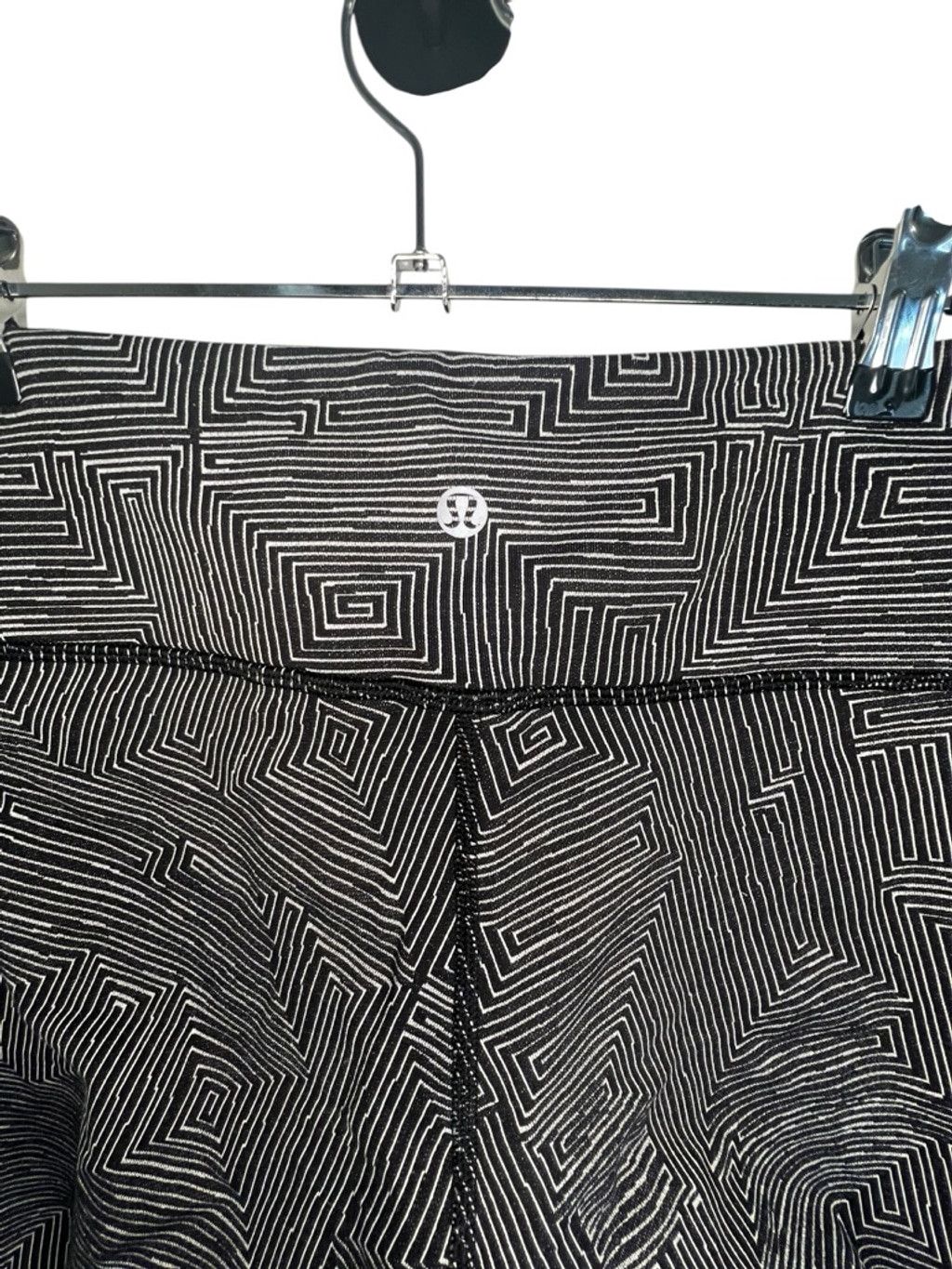 Lululemon Lululemon Black And White Geometric Cropped Workout Leggings Size 34" / US 12 / IT 48 - 4 Thumbnail