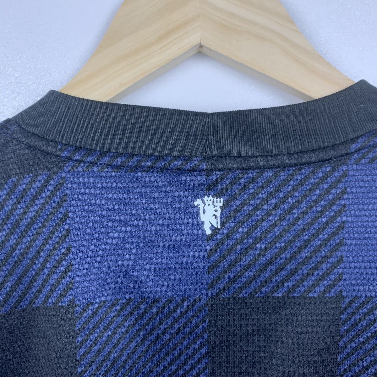 Nike Nike Manchester United Soccer Jersey Football Shirt Size M Size US M / EU 48-50 / 2 - 19 Thumbnail