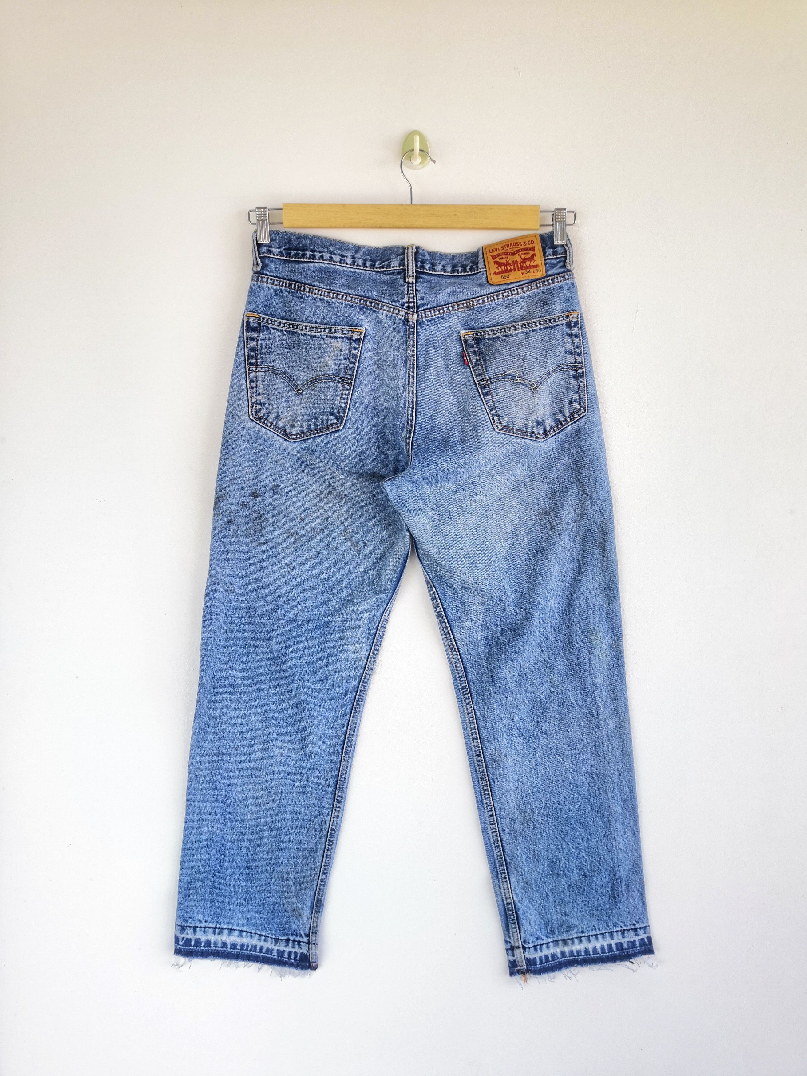 Levi's Dirty Levis 550 Jeans Released Hem Levi's Light Wash Denim Size US 34 / EU 50 - 2 Thumbnail