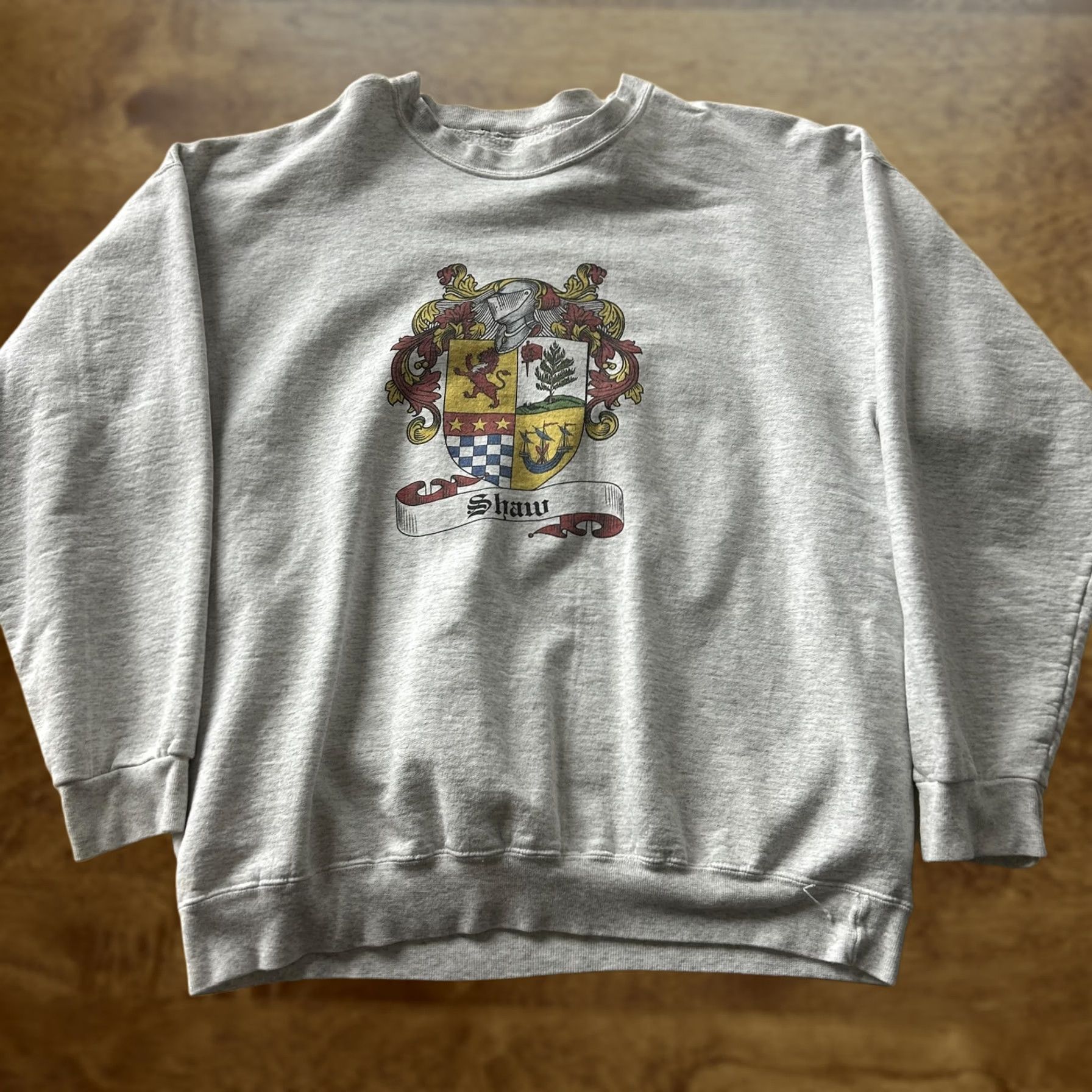 Vintage Shaw Sweatshirt Mens XL Gray Graphic Print Fleece Pullover Crewneck Coat Of Arms Holiday Gift Size US XL / EU 56 / 4 - 1 Thumbnail