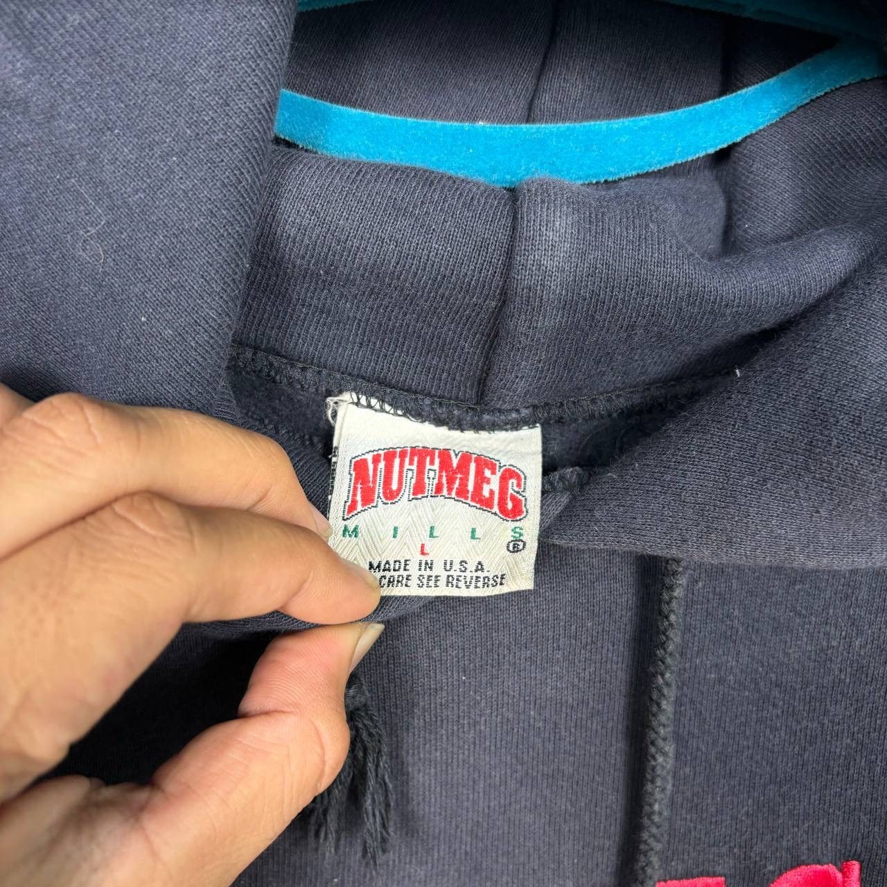 Nutmeg Vtg 90s Chicago Bulls Nutmeg Mills Hoodie NBA USA Size L Size US L / EU 52-54 / 3 - 4 Thumbnail