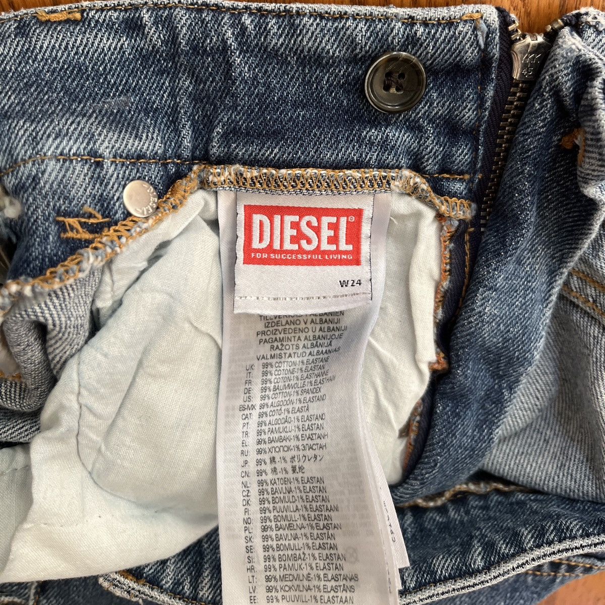 Diesel Diesel Cut Out Logo Buckle Denim Mini Shorts Size 24" / US 00 / IT 34 - 4 Thumbnail