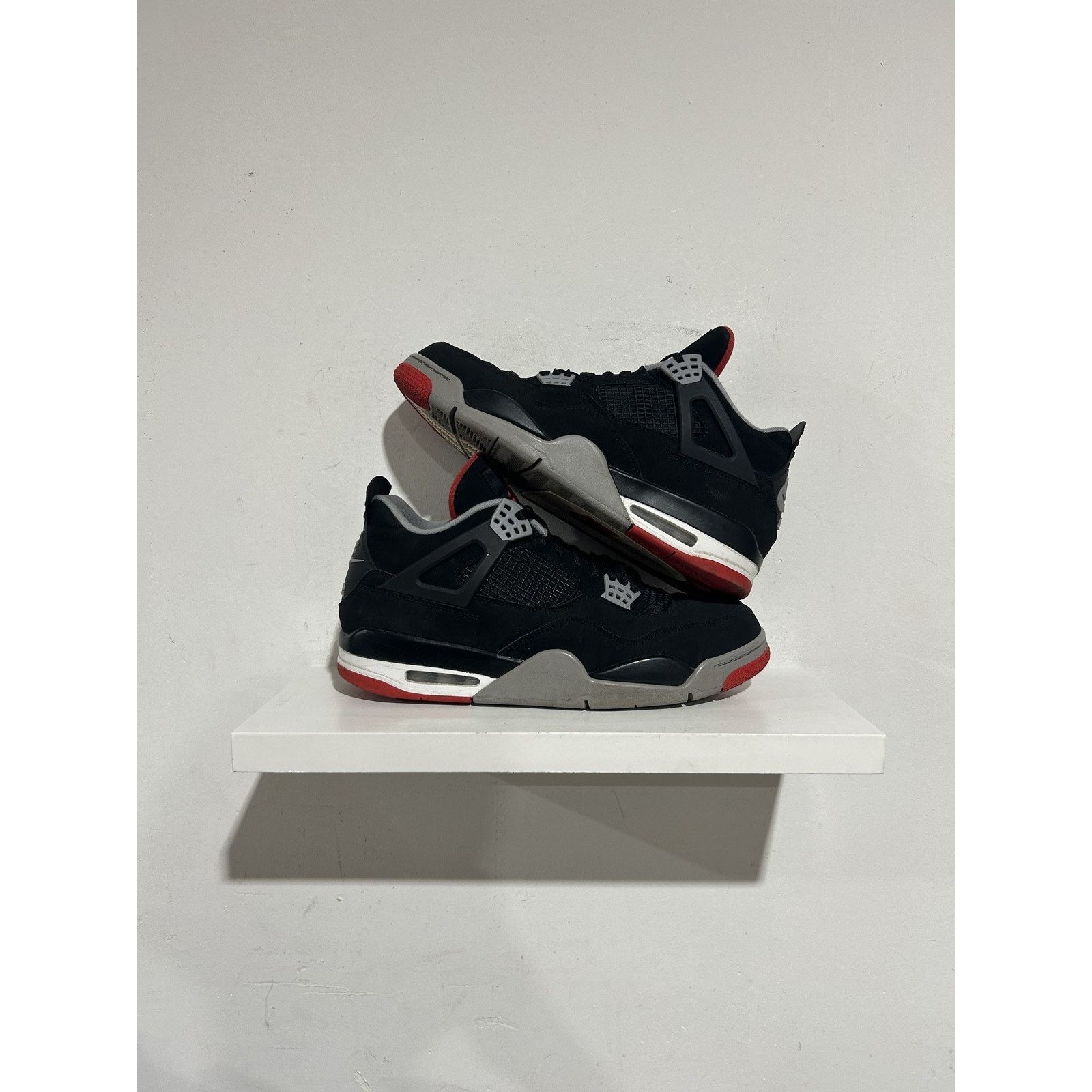 Jordan Brand NIKE JORDAN 4 BRED 2019 SIZE 12 PREOWNED Size US 12 / EU 45 - 1 Thumbnail