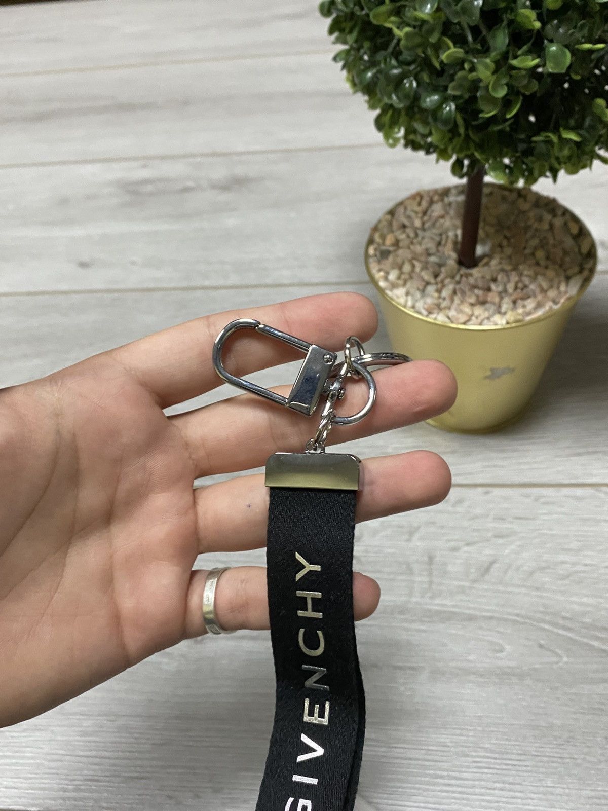 Givenchy Givenchy key holder strap ring carabiner big logo Size ONE SIZE - 6 Thumbnail