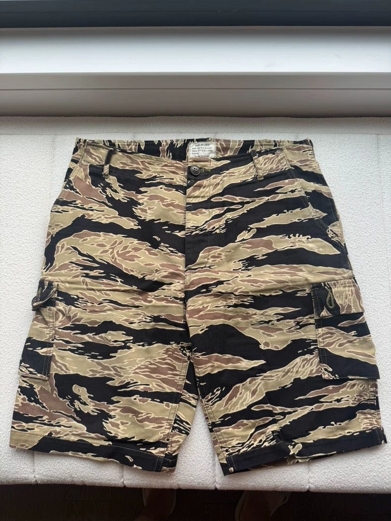 The Real McCoy's The Real Mccoy's Size LDesert tiger-striped camouflage shor Size US 30 / EU 46 - 1 Thumbnail