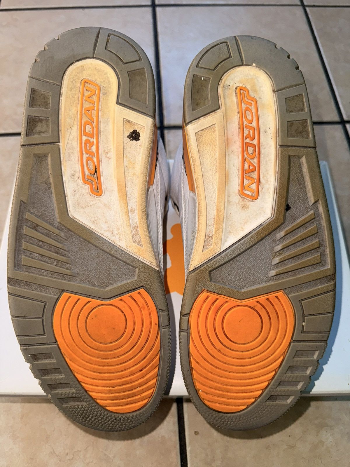 Jordan Brand Laser Orange 3s Size US 9.5 / EU 42-43 - 4 Thumbnail