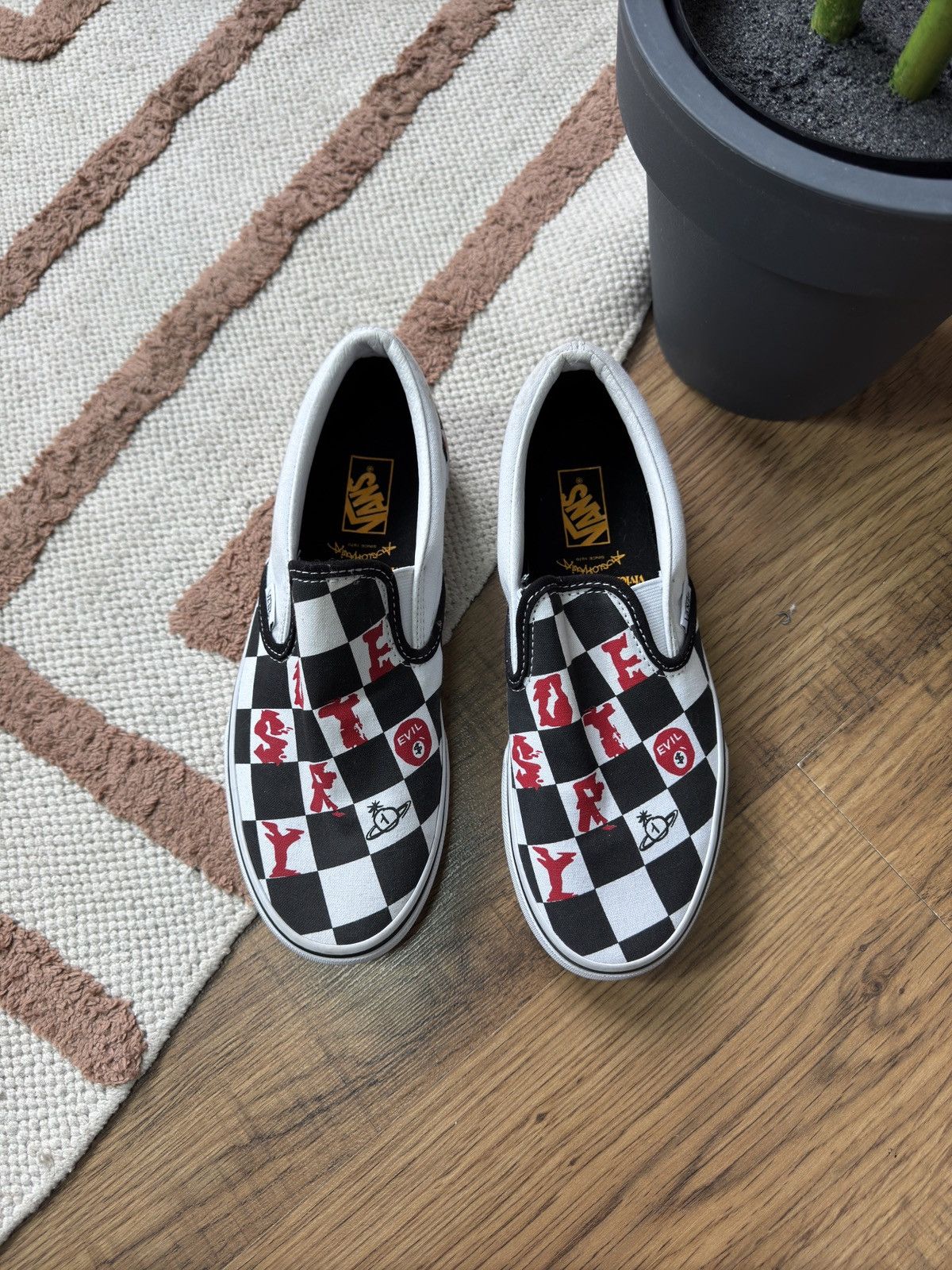 Vans × Vivienne Westwood VIVIENNE WESTWOOD X VANS CHECKERS SHOES SLIP ONS Size US 7 / IT 37 - 2 Thumbnail