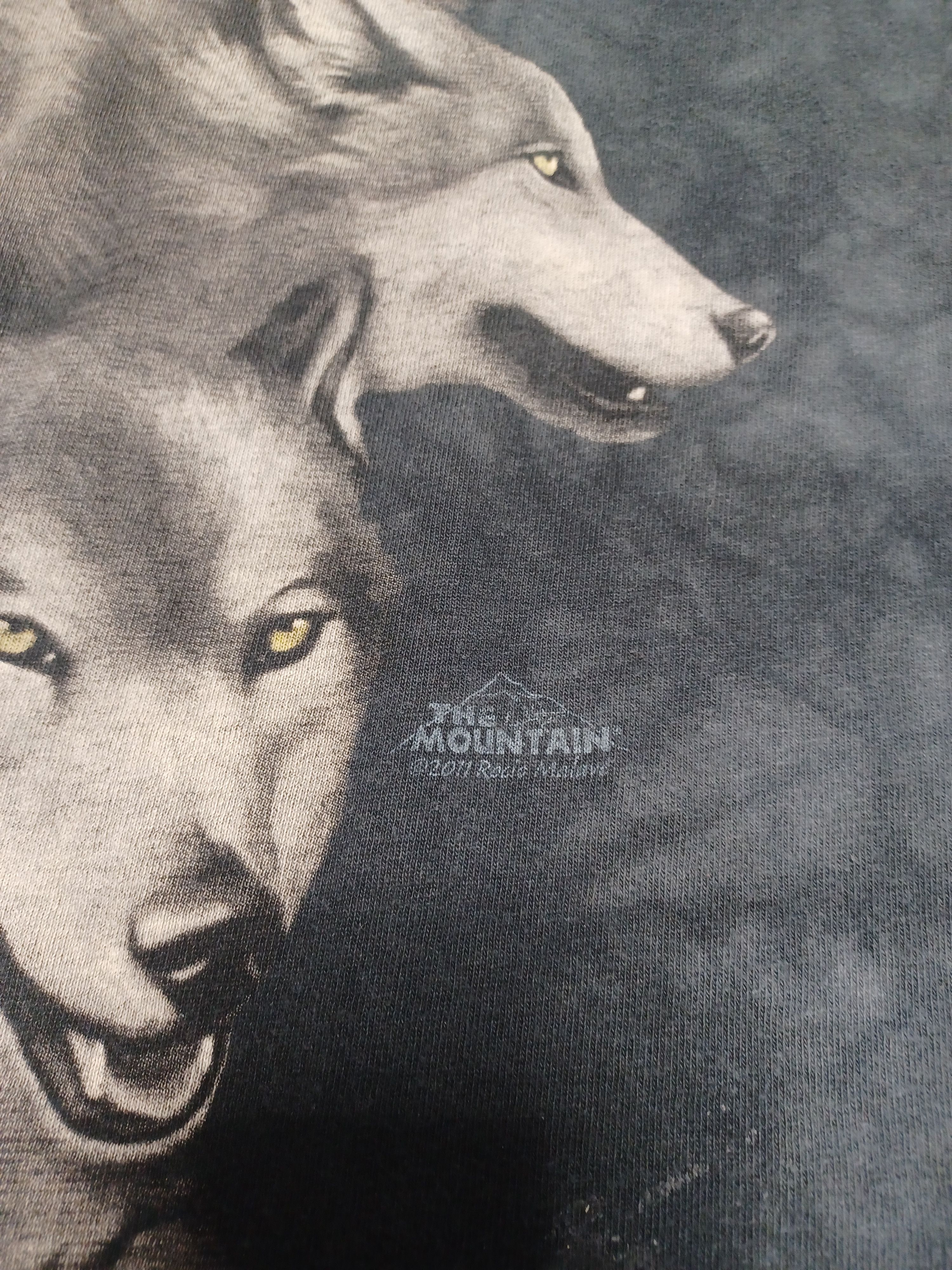 The Mountain MADE IN USA VINTAGE ANIMAL TEE WOLVES WOLF THE MOUNTAIN Size US XL / EU 56 / 4 - 3 Thumbnail