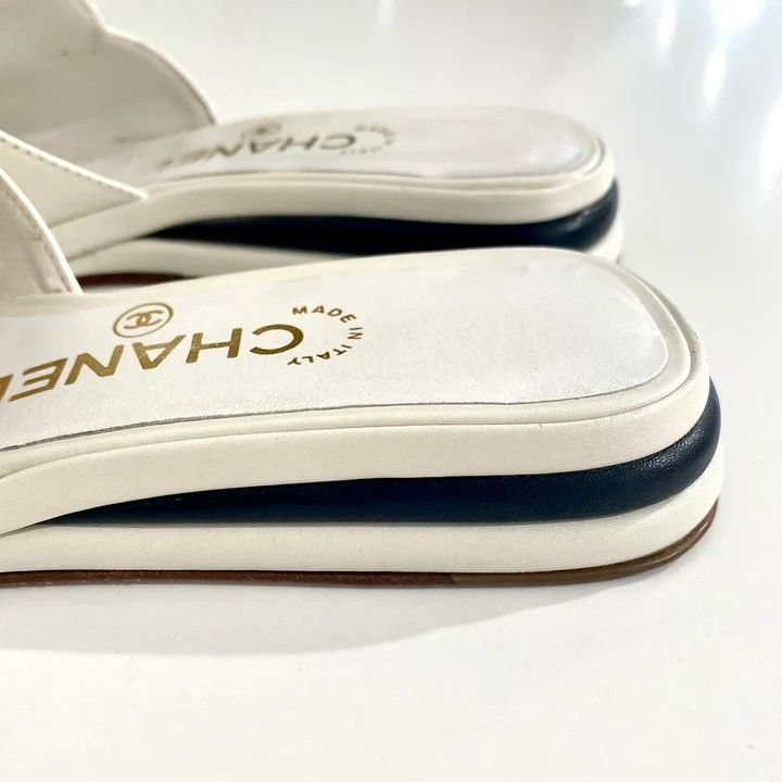 Chanel os11x0426 Vintage CC Slide Sandals in Black/White Size US 8 / IT 38 - 8 Thumbnail