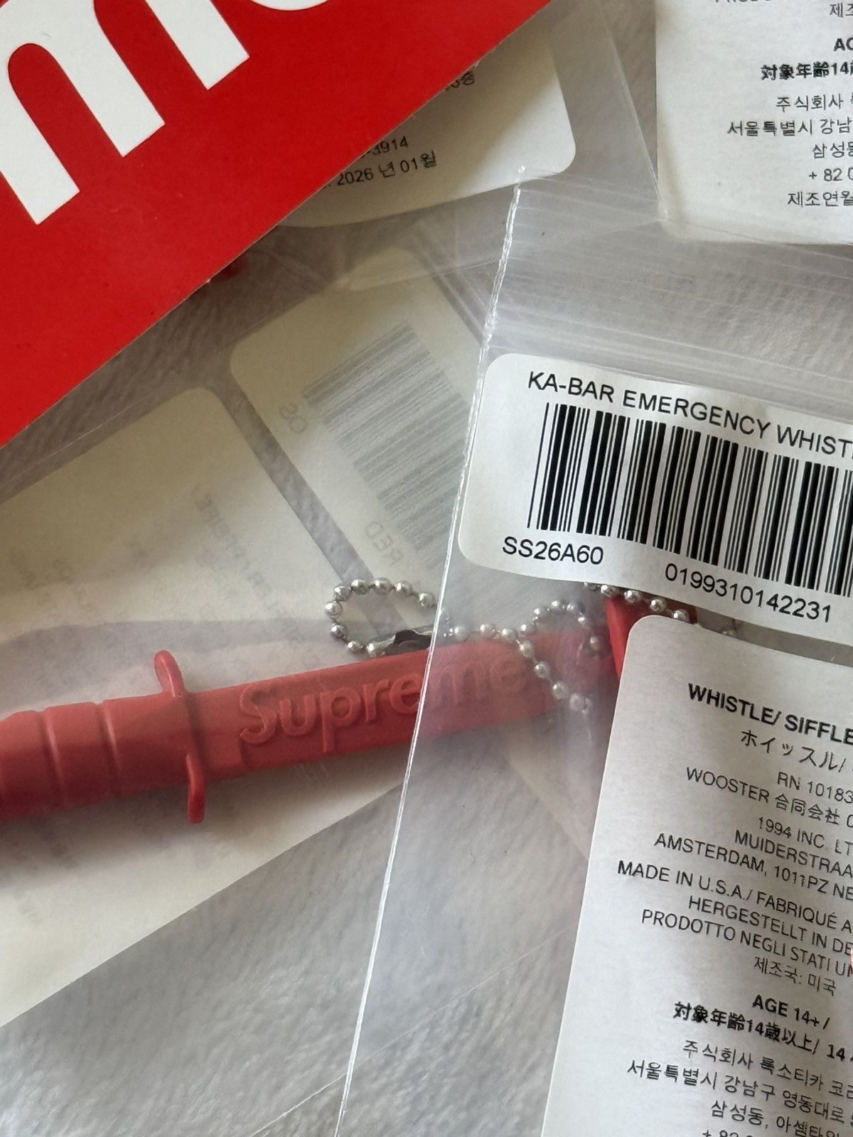 Supreme Supreme emergency whistle keychain Size ONE SIZE - 2 Thumbnail