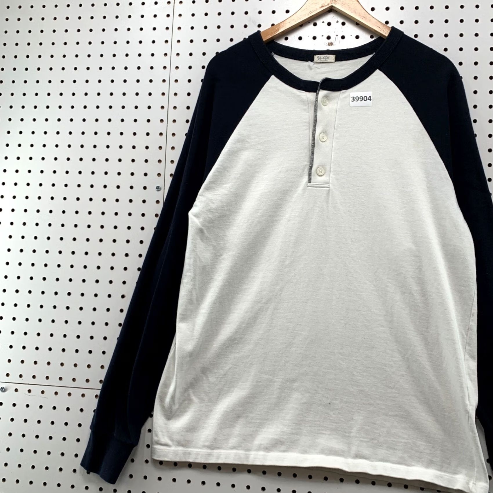 Brandy Melville Brandy Melville John Galt Henley Top Womens One Size White Raglan Long Sleeve Size ONE SIZE - 3 Thumbnail