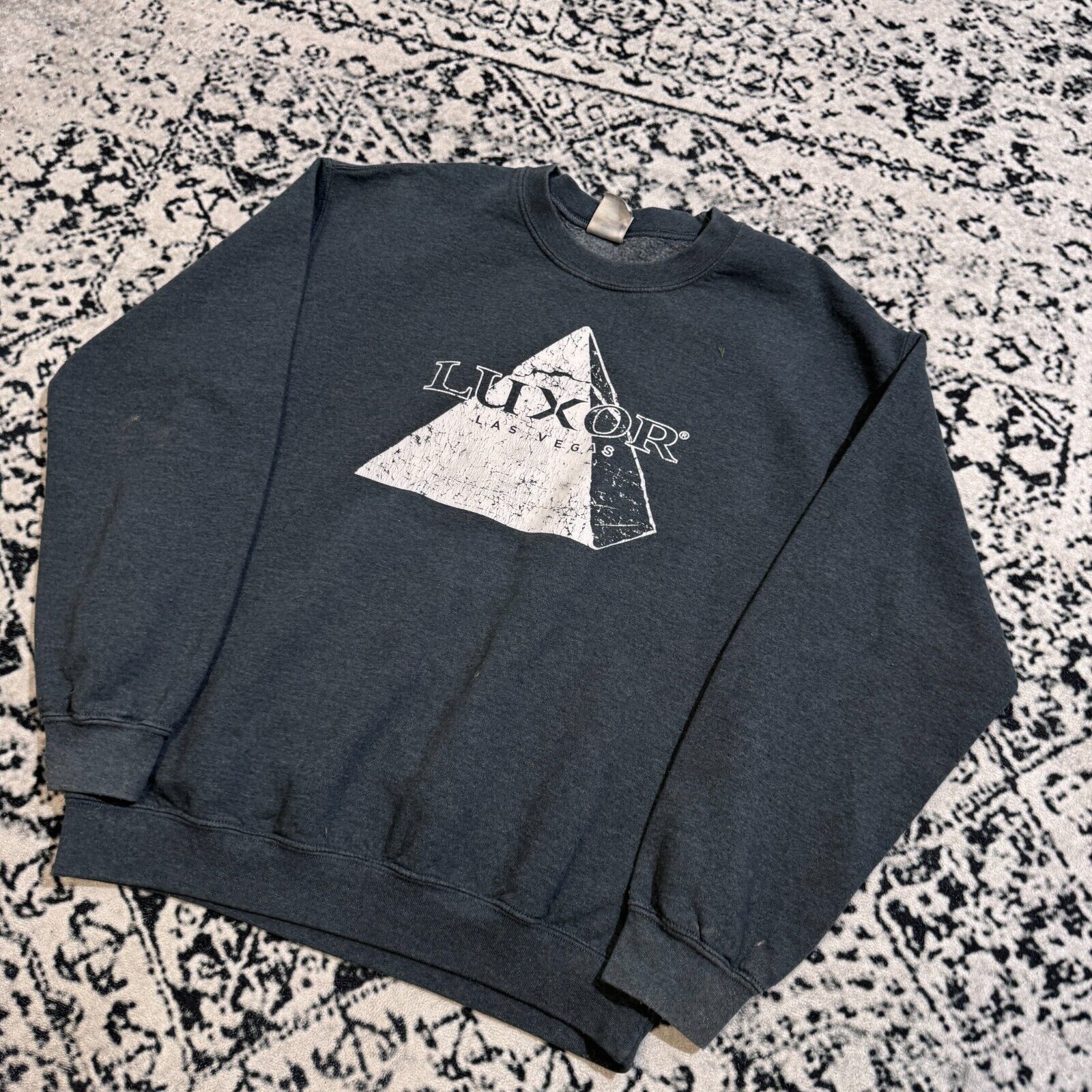 Vintage Vintage Unisex Gray Cotton Crewneck Size S Luxor Casino 90s Size US S / EU 44-46 / 1 - 2 Thumbnail