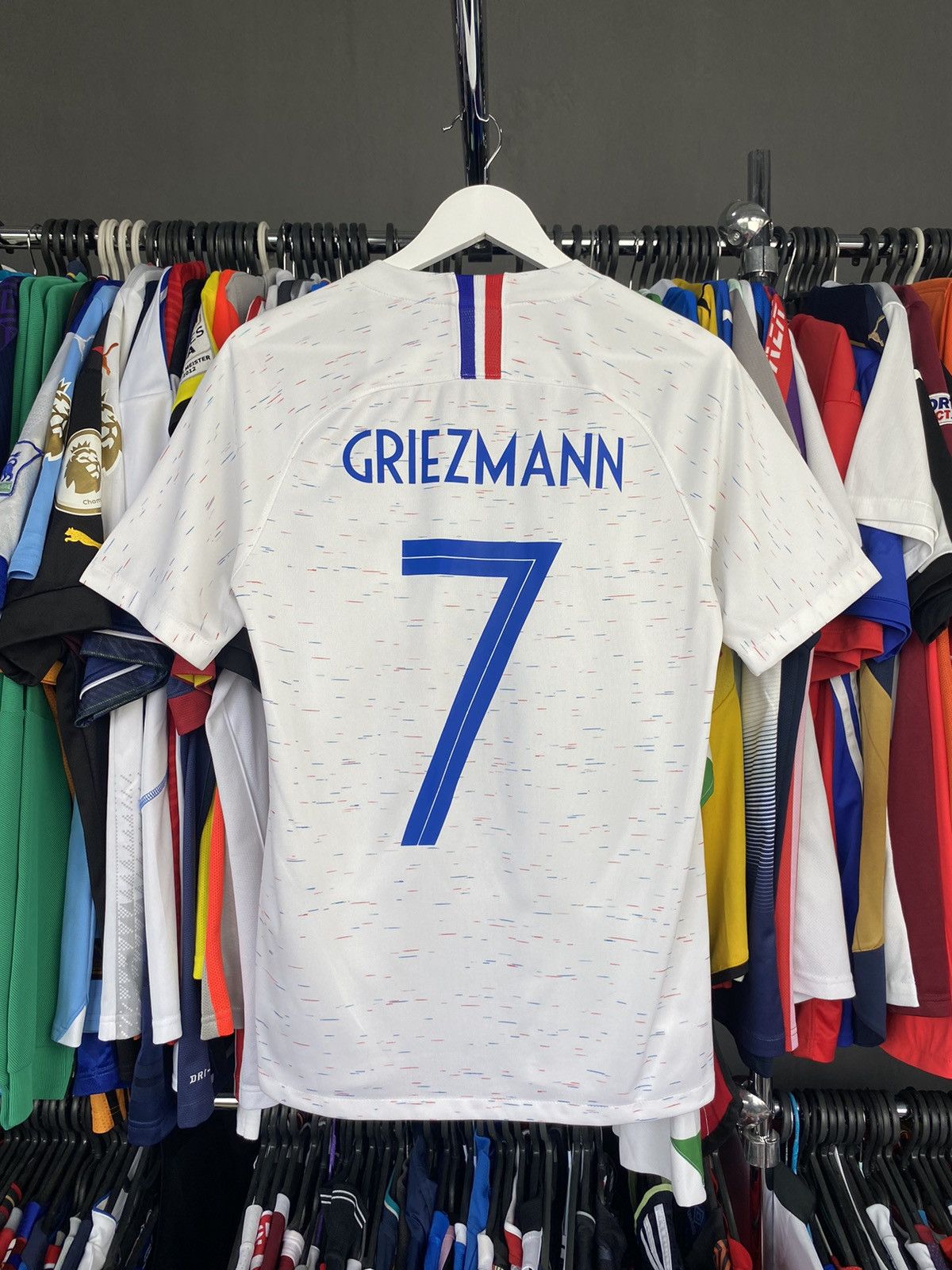 Nike 2018/19 NIKE FRANCE #7 GRIEZMANN AWAY SOCCER FOOTBALL JERSEY Size US S / EU 44-46 / 1 - 2 Thumbnail