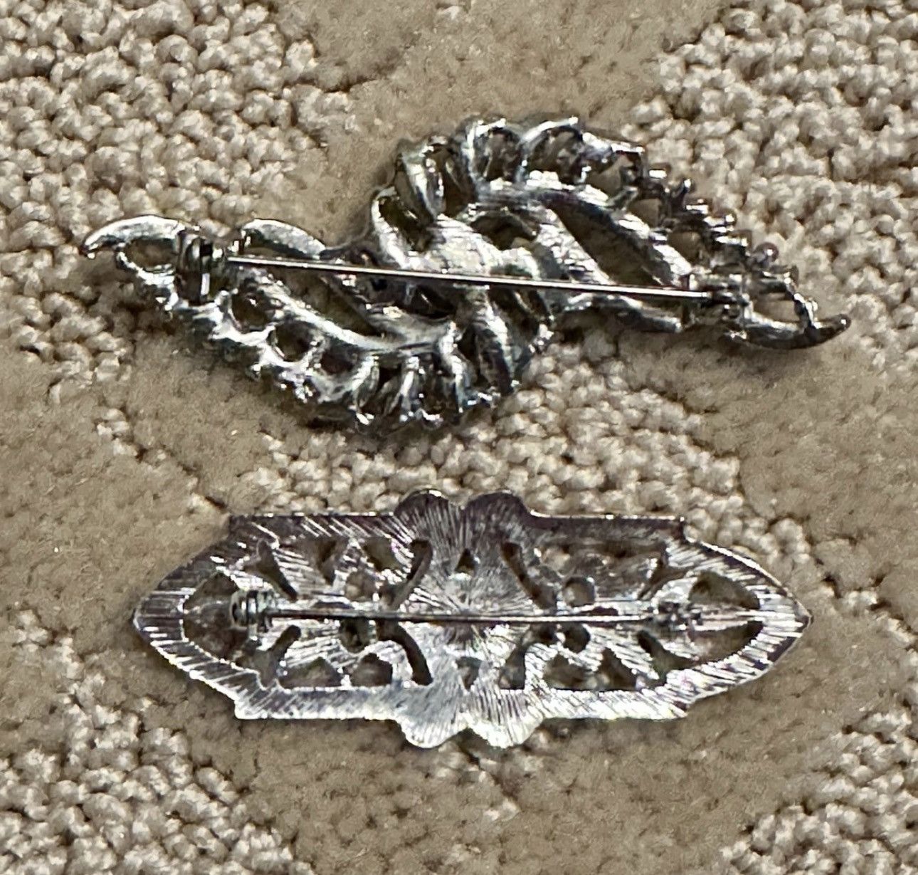 Other 2 Brooch Silver and Pearl Pins Size ONE SIZE - 2 Thumbnail