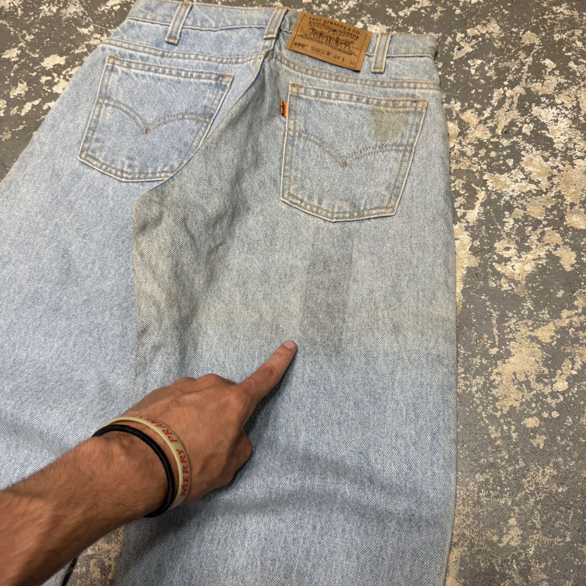 Levi's Vintage Levi’s 550 Light Wash Blue Denim Jeans USA NWOT Size US 27 - 13 Thumbnail