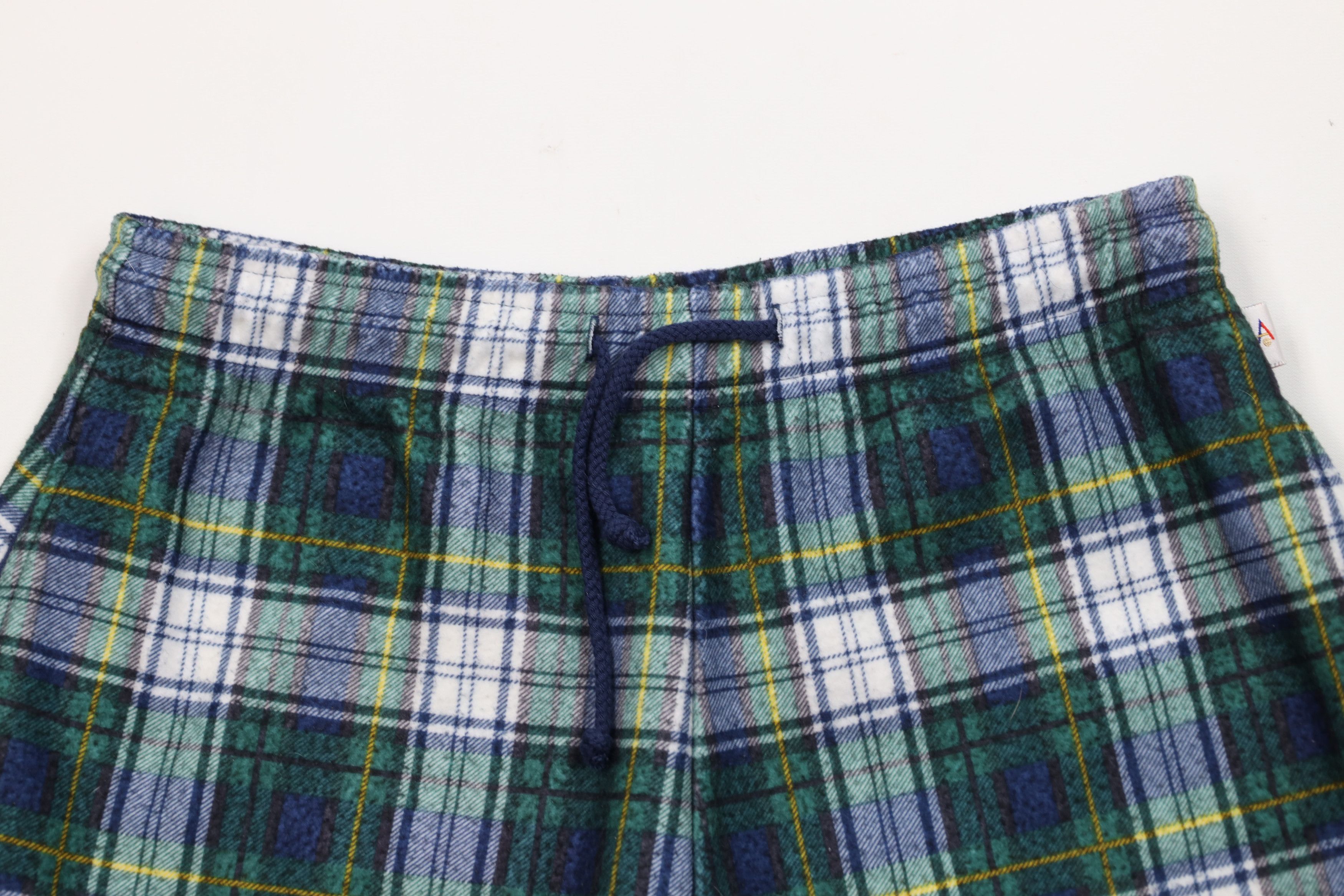 Express Vintage 90s Express Fleece Flannel Shorts Plaid Polyester Size 30" / US 8 / IT 44 - 2 Thumbnail