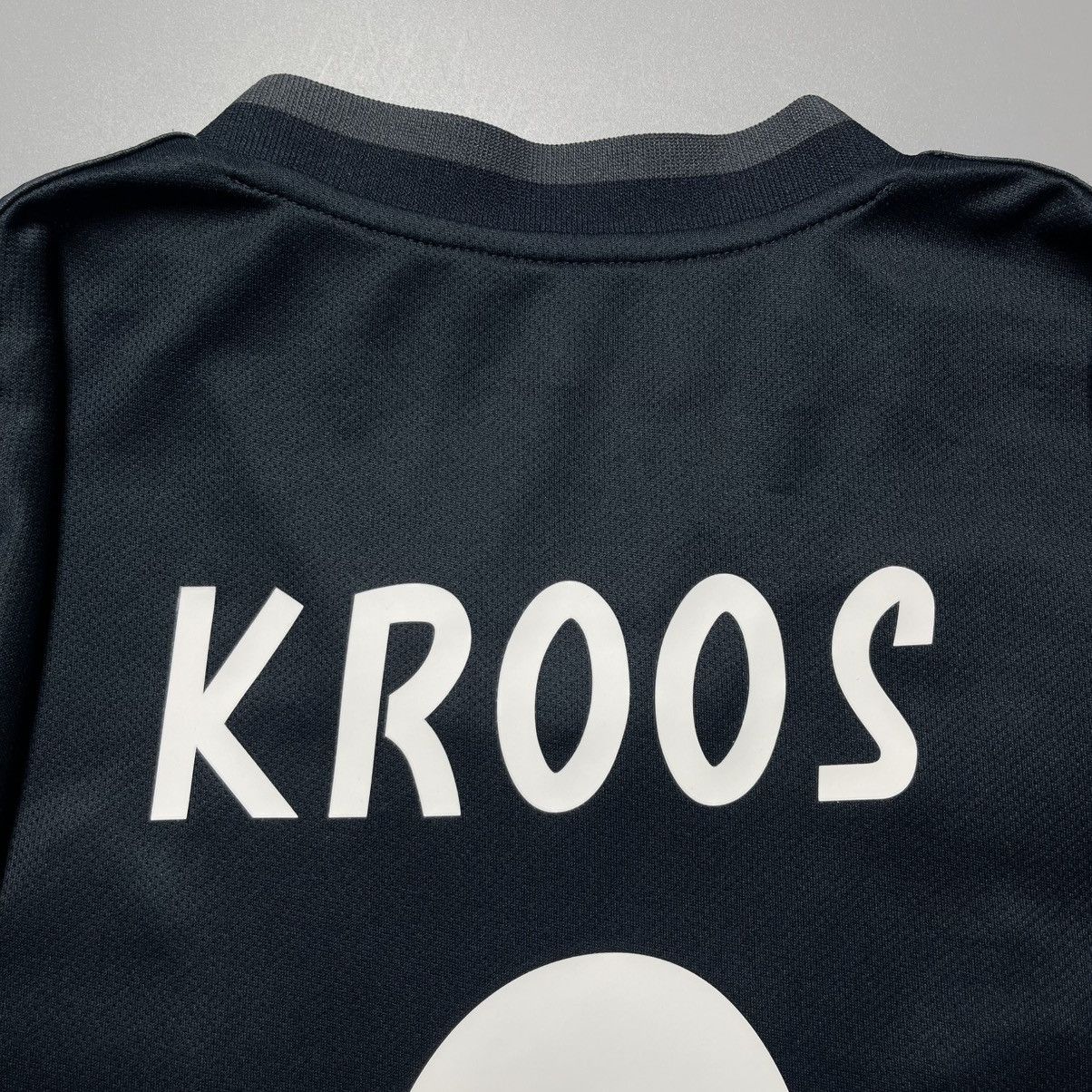 Vintage REAL MADRID ADIDAS 2018/2019 FOOTBALL AWAY JERSEY #8 KROOS Size US L / EU 52-54 / 3 - 12 Thumbnail