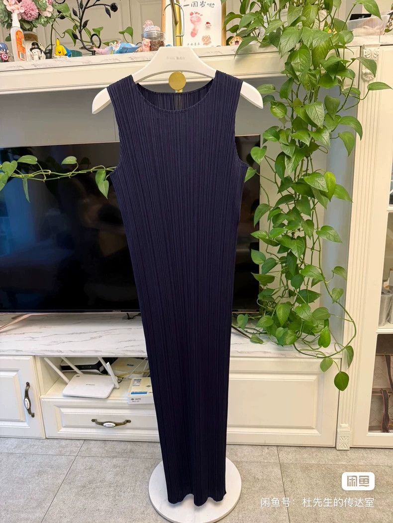 Issey Miyake Issey Miyake size:3 Colorful navy blue pleated dress Size M / US 6-8 / IT 42-44 - 1 Thumbnail