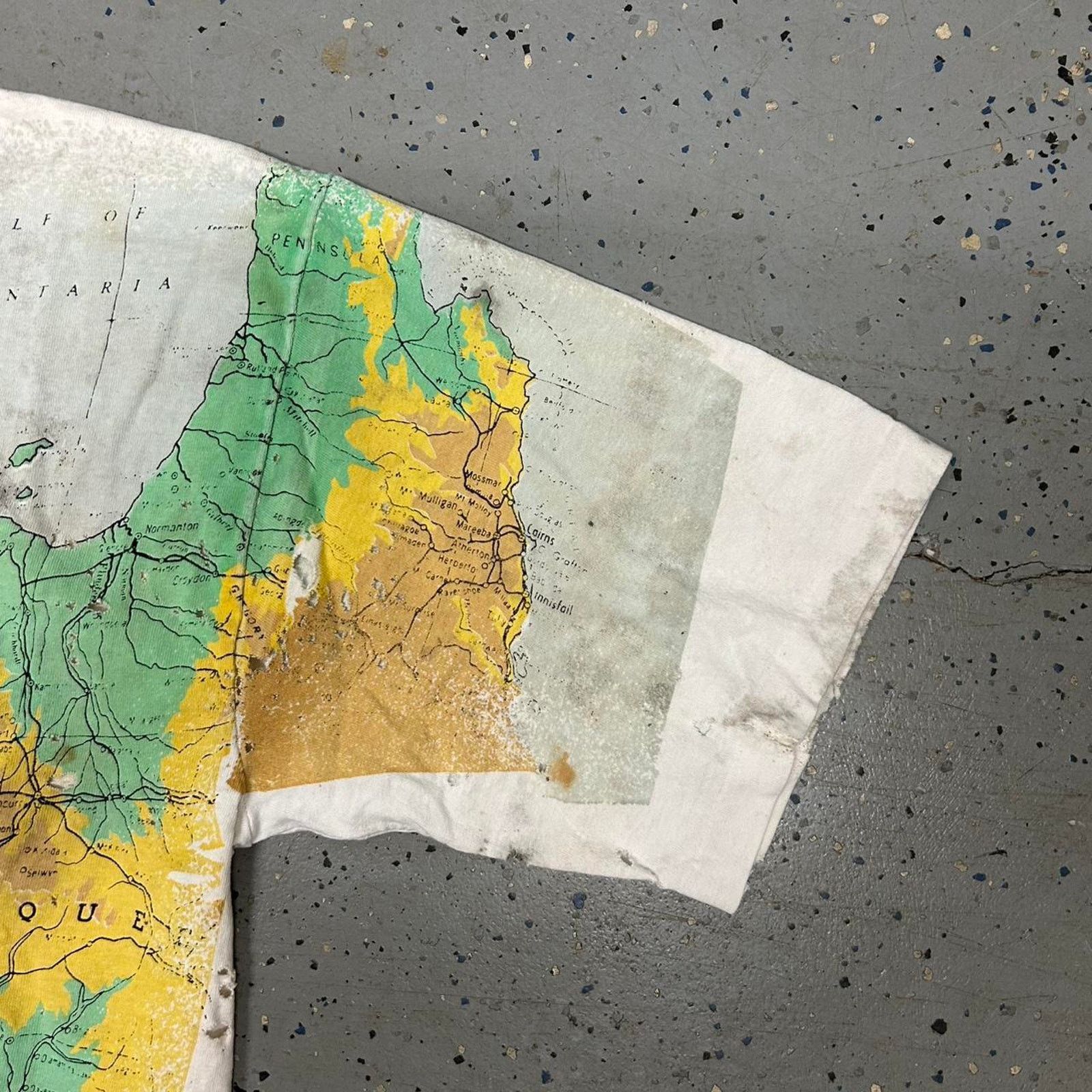 Other VTG 1990s Distress Australian gold AOP map tee Size US L / EU 52-54 / 3 - 3 Thumbnail