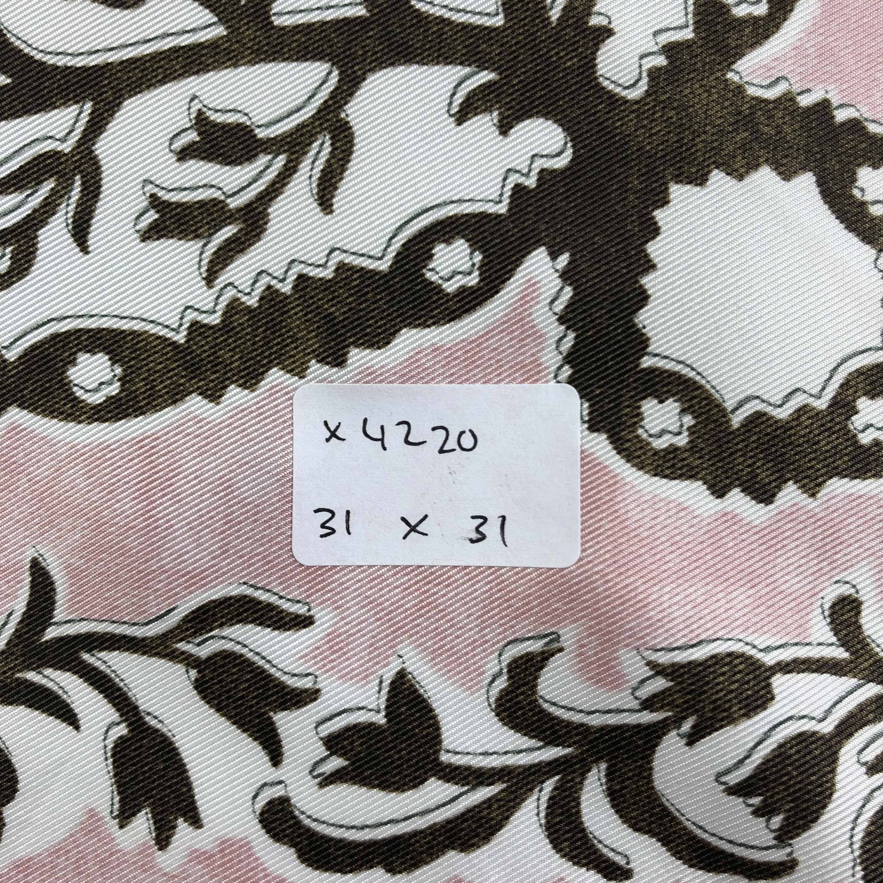 Vintage Vintage Trussardi Silk Scarf Size ONE SIZE - 6 Thumbnail
