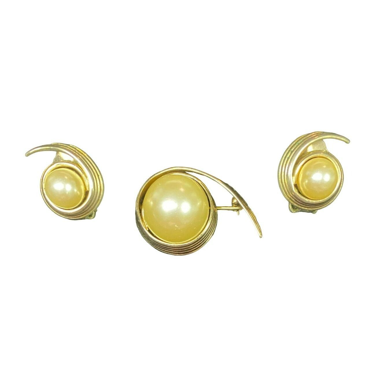 Other Rare Vintage signed Bergere Gold tone and Faux Pearl Brooch Size ONE SIZE - 1 Thumbnail