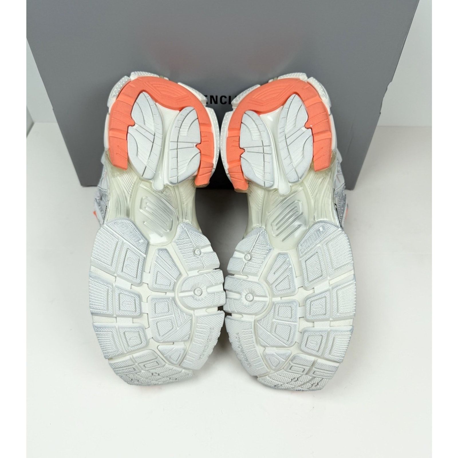 Balenciaga Size 40EU/7US - Balenciaga Runner White/Runner NEW Size US 7 / EU 40 - 9 Thumbnail