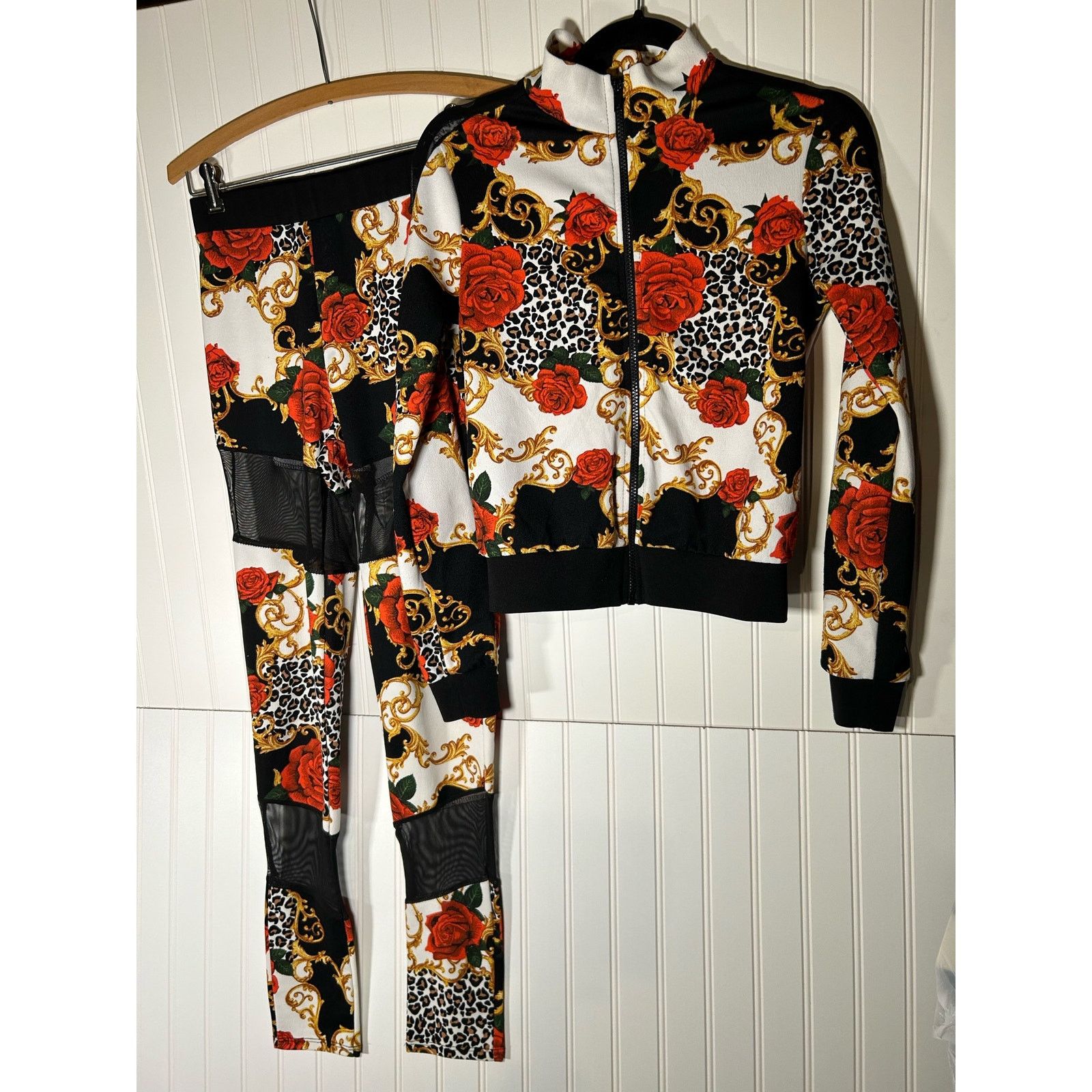 Other Jasmine Two Piece Jumper Outfit Roses & Gold Size Small Size 22" - 2 Thumbnail
