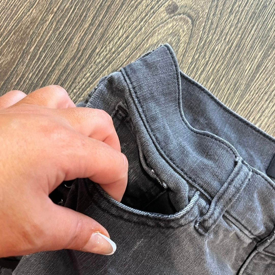 Express Express Jeans Mom Shorts Lace-Up Denim Raw Hem Black Size 2 Size 26" / US 2 / IT 38 - 4 Thumbnail