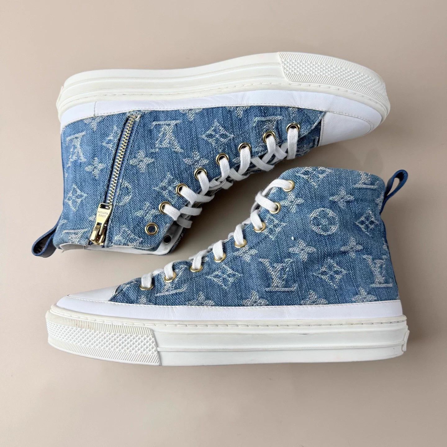 Louis Vuitton Louis Vuitton white/blue monogram sneakers EU 36 95 new Size US 5 / IT 35 - 5 Thumbnail