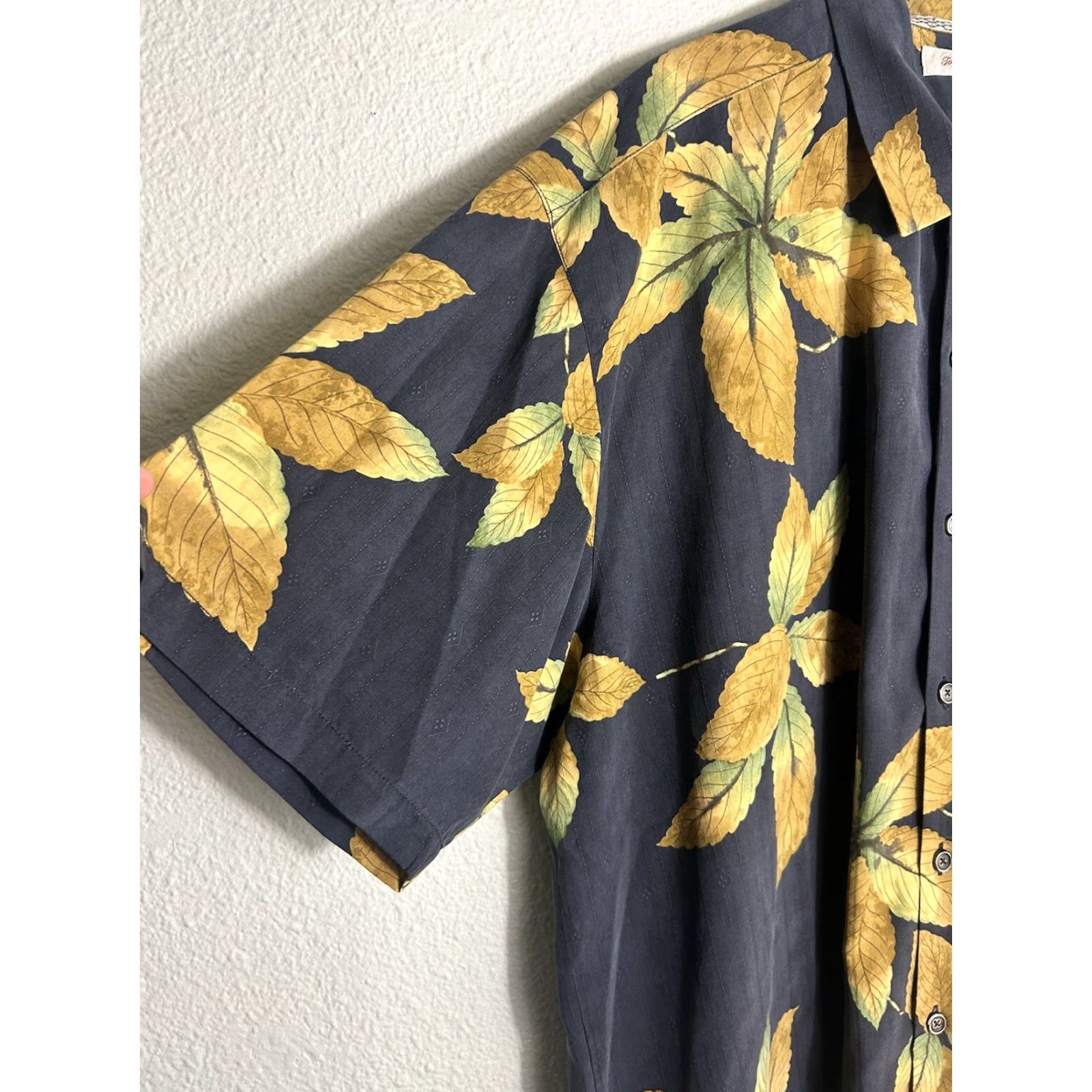 Tommy Bahama VINTAGE Tommy Bahama Mens 2XL Black Silk Button-Up Hawaiian Shirt Casual Mens Shirt Hawaiian 90s? Size US XXL / EU 58 / 5 - 2 Thumbnail