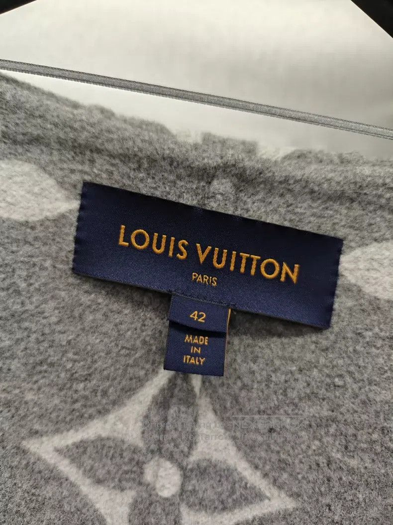 Louis Vuitton Louis Vuitton Gray full print big logo bathrobe coat Size M / US 6-8 / IT 42-44 - 7 Thumbnail