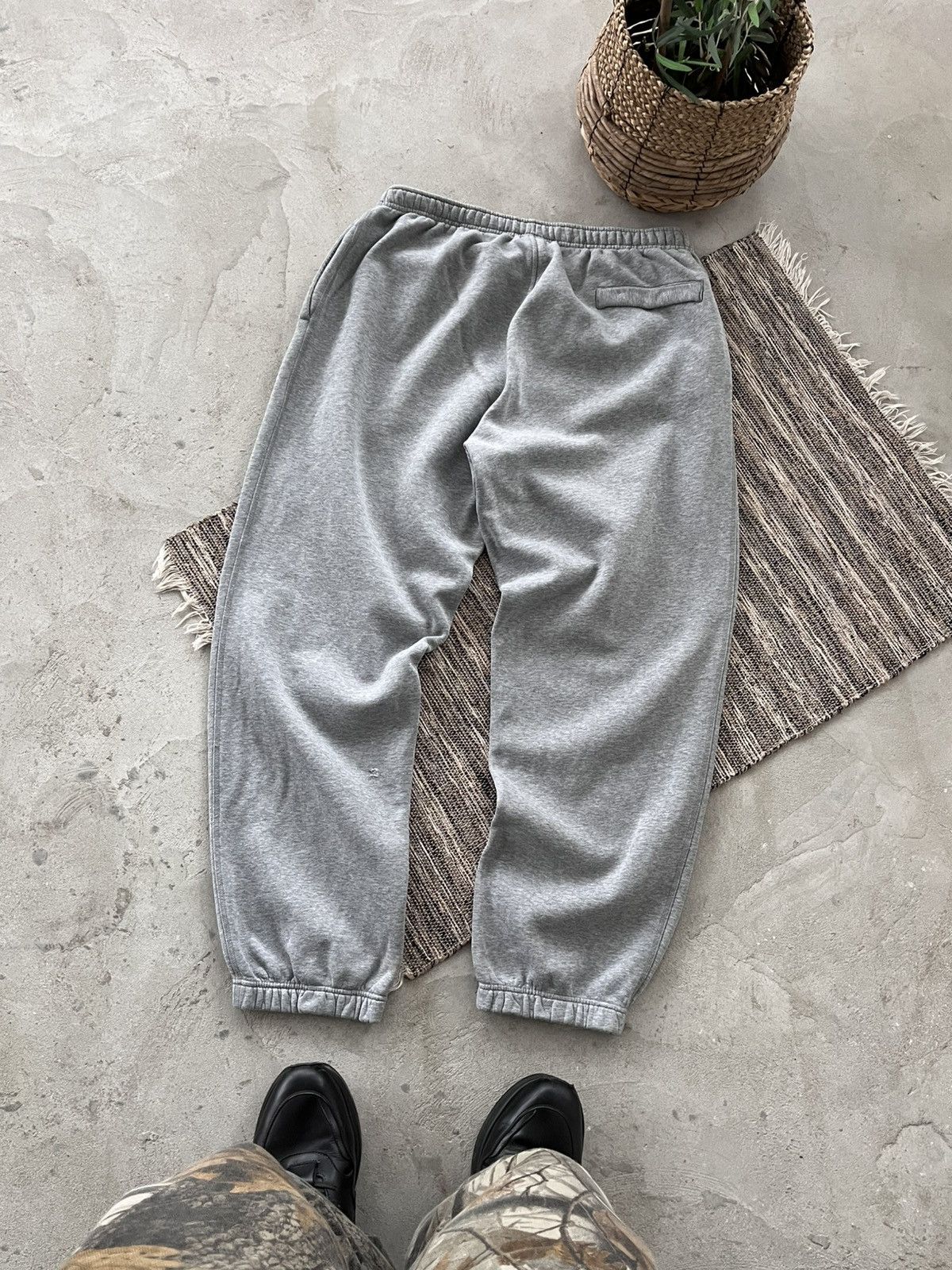 Nike 00s Vintage Nike Grey Sportswear Baggy Sweatpants Y2K Size US 38 / EU 54 - 2 Thumbnail