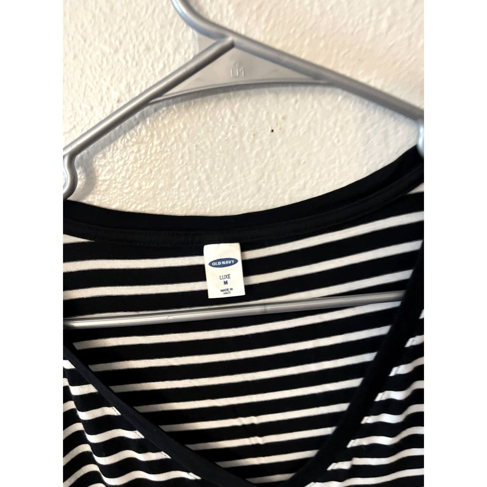 Old Navy Old Navy Luxe Shirt Women's Medium Black Striped Long Sleeve V-Neck Pullover Size M / US 6-8 / IT 42-44 - 3 Thumbnail