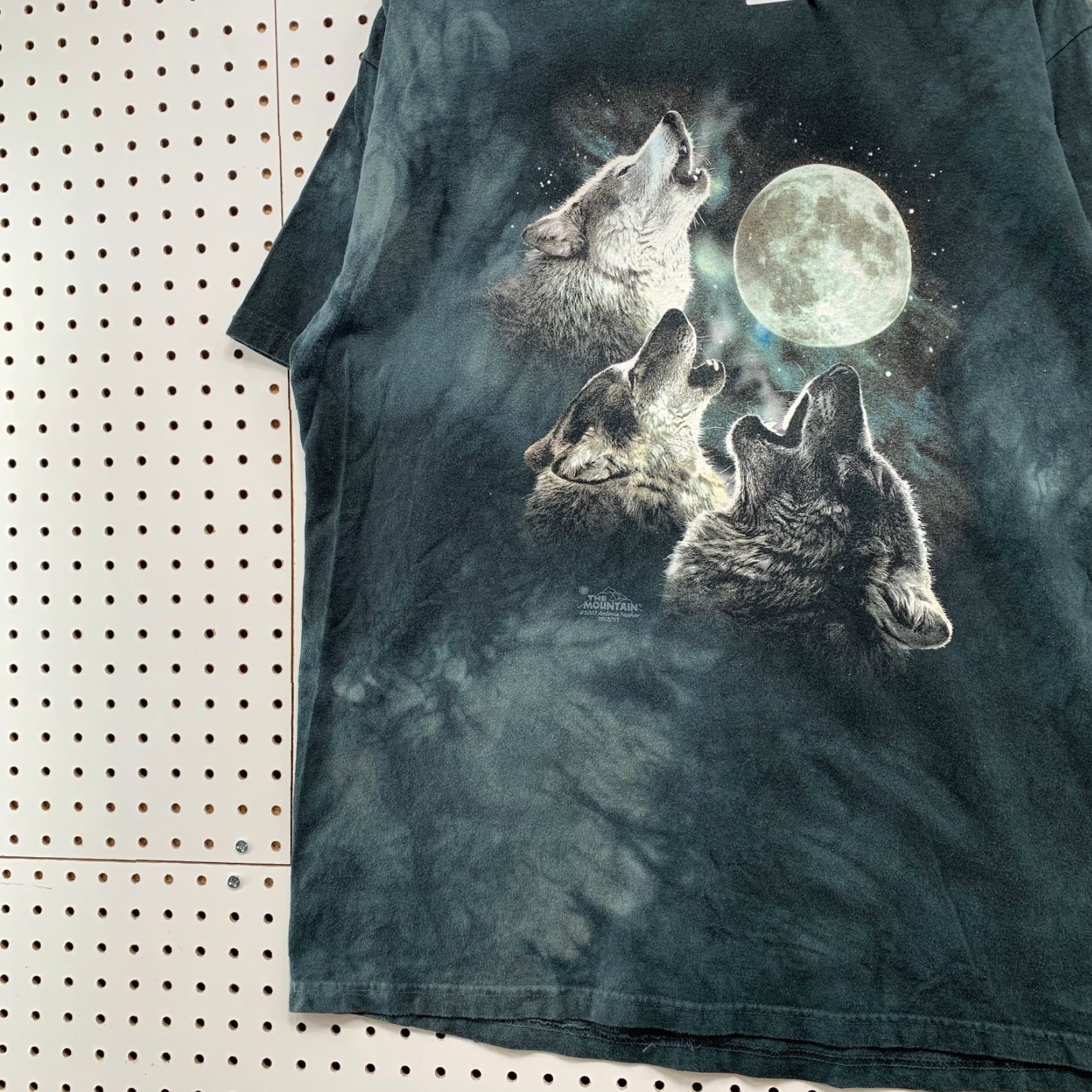 The Mountain The Mountain Wolf Moon T Shirt Mens XL Black Wolves Howling Tie Dye Made Usa Size US XL / EU 56 / 4 - 5 Thumbnail
