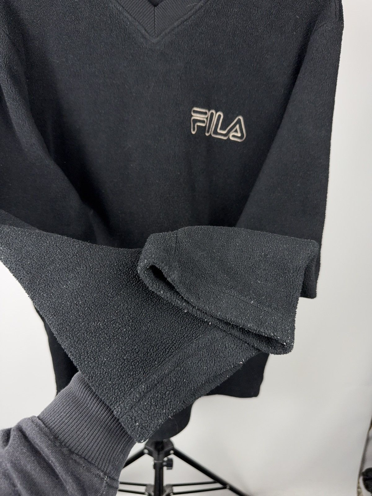 Fila 00s Vintage FILA V Neck Fleece Sweatshirt Logo Y2K Size L Size US L / EU 52-54 / 3 - 12 Thumbnail
