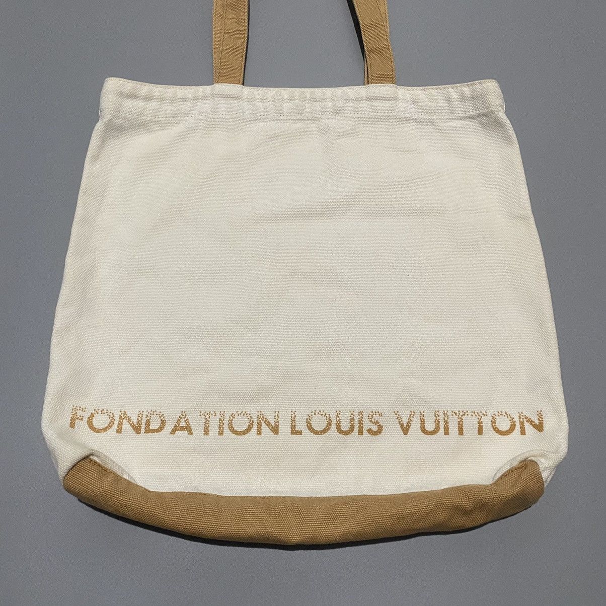 Louis Vuitton Louis Vuitton - Foundation Museum Exclusive Canvas Tote Bag Size ONE SIZE - 3 Thumbnail