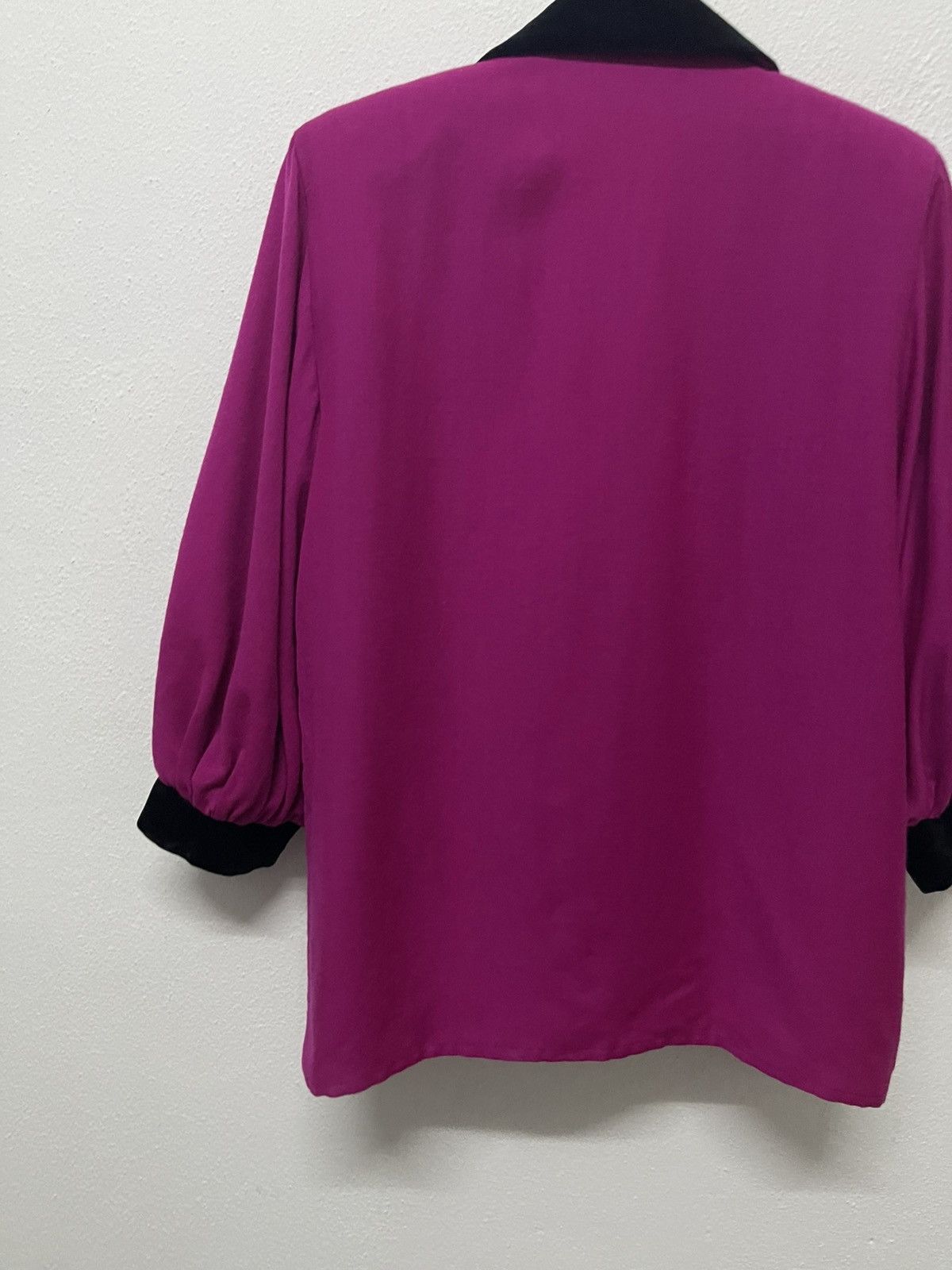 Yves Saint Laurent 1990s YVES SAINT LAURENT MAGENTA BLOUSE VELVET COLLAR RARE Size M / US 6-8 / IT 42-44 - 11 Thumbnail