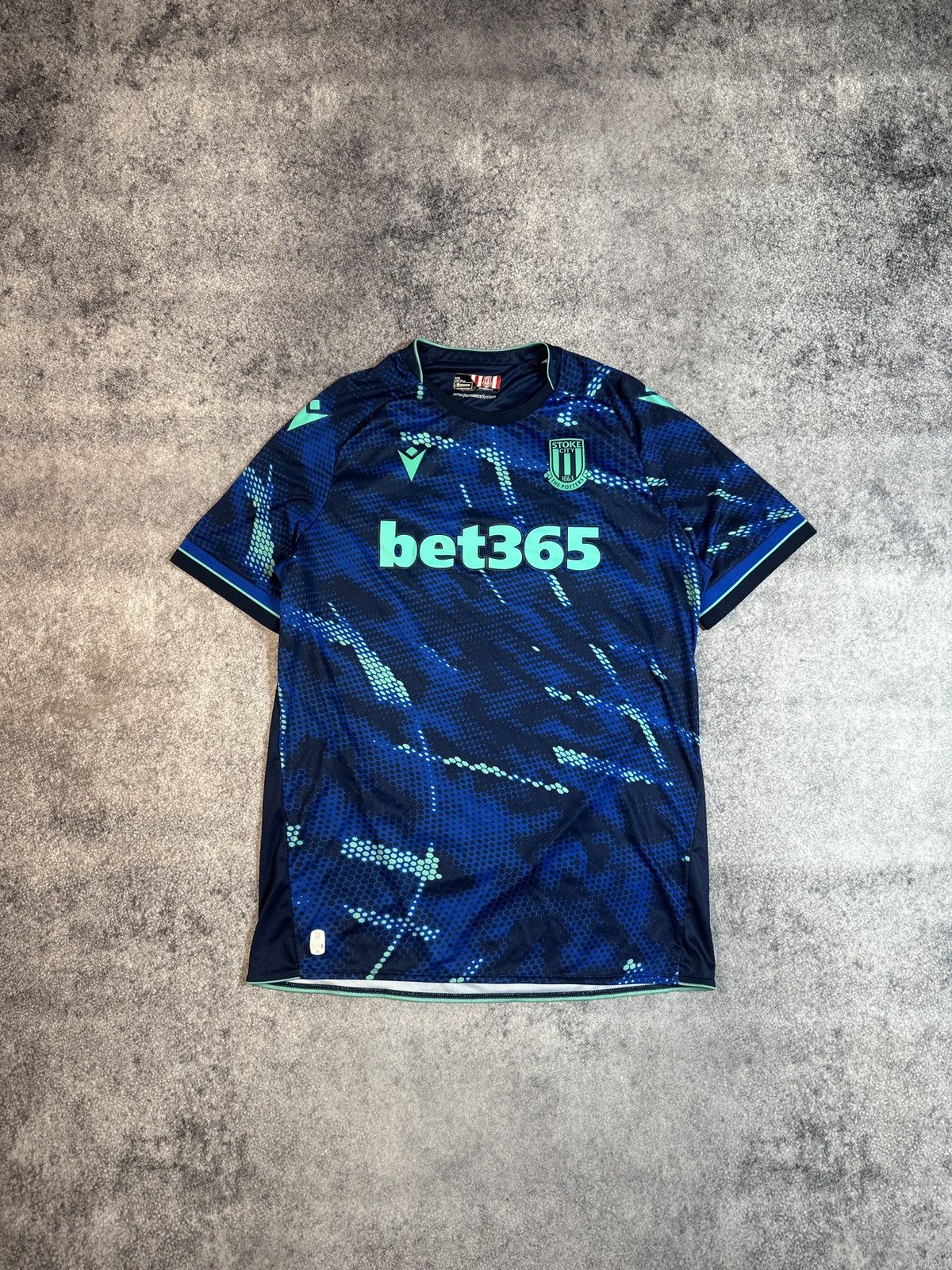 Macron Macron Stoke City Soccer Jersey rare Streetwear USA XXL Size US XXL / EU 58 / 5 - 1 Thumbnail