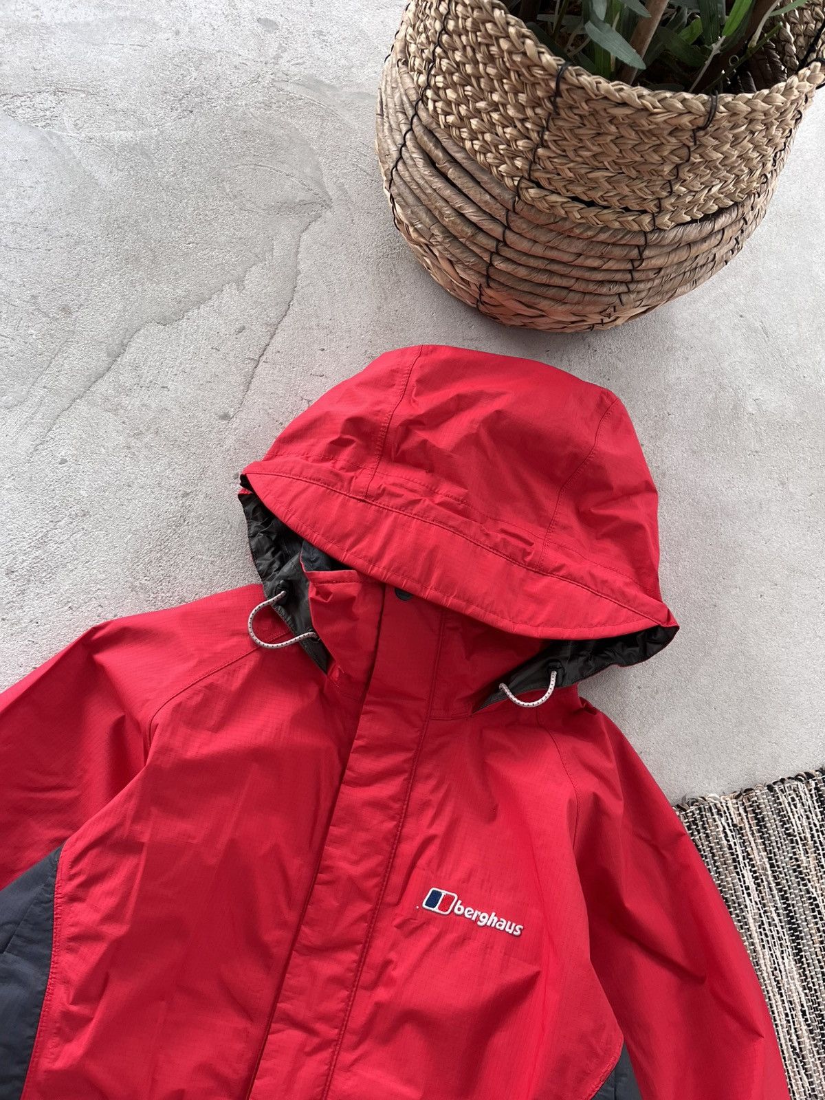 Berghaus Vintage Berghaus GoreTex PacLite Red windbreaker Jacket Y2K Size M / US 6-8 / IT 42-44 - 7 Thumbnail