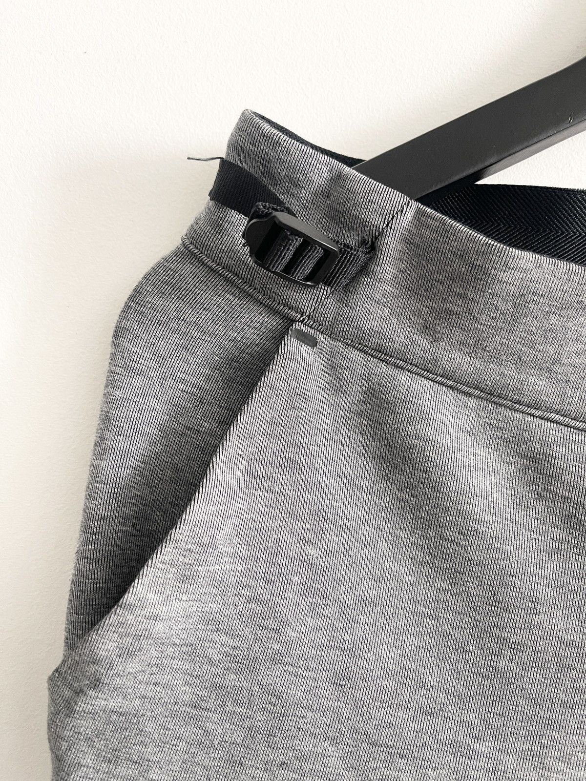 Nike STEAL! 2000s Nike Tech Fleece Classic Logo Pants Size US 32 / EU 48 - 6 Thumbnail