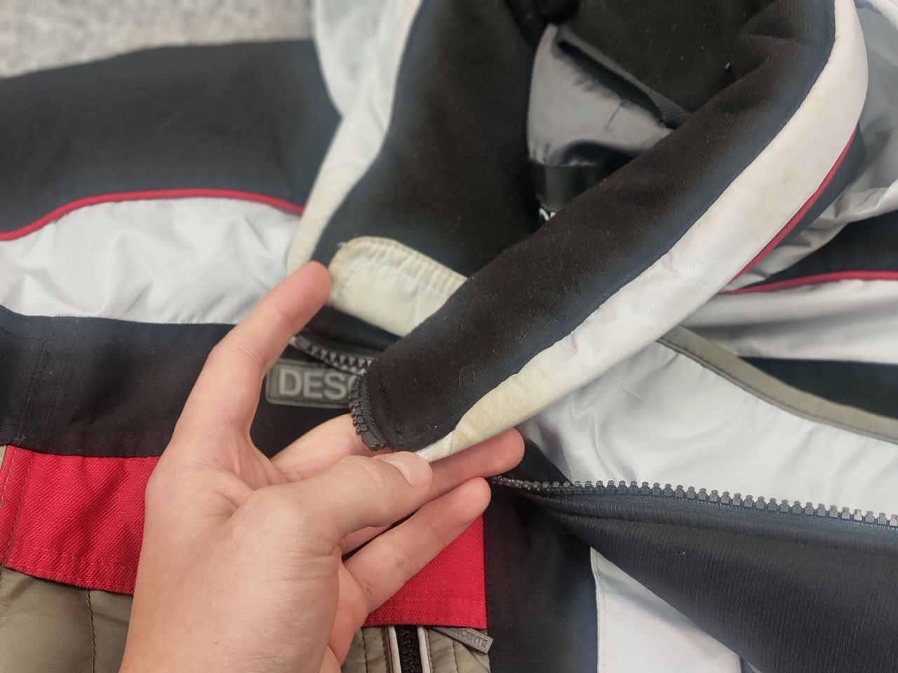 Descente Vintage Descente Airdrive Ski Zipper Hooded Jacket Logo Size US S / EU 44-46 / 1 - 22 Thumbnail