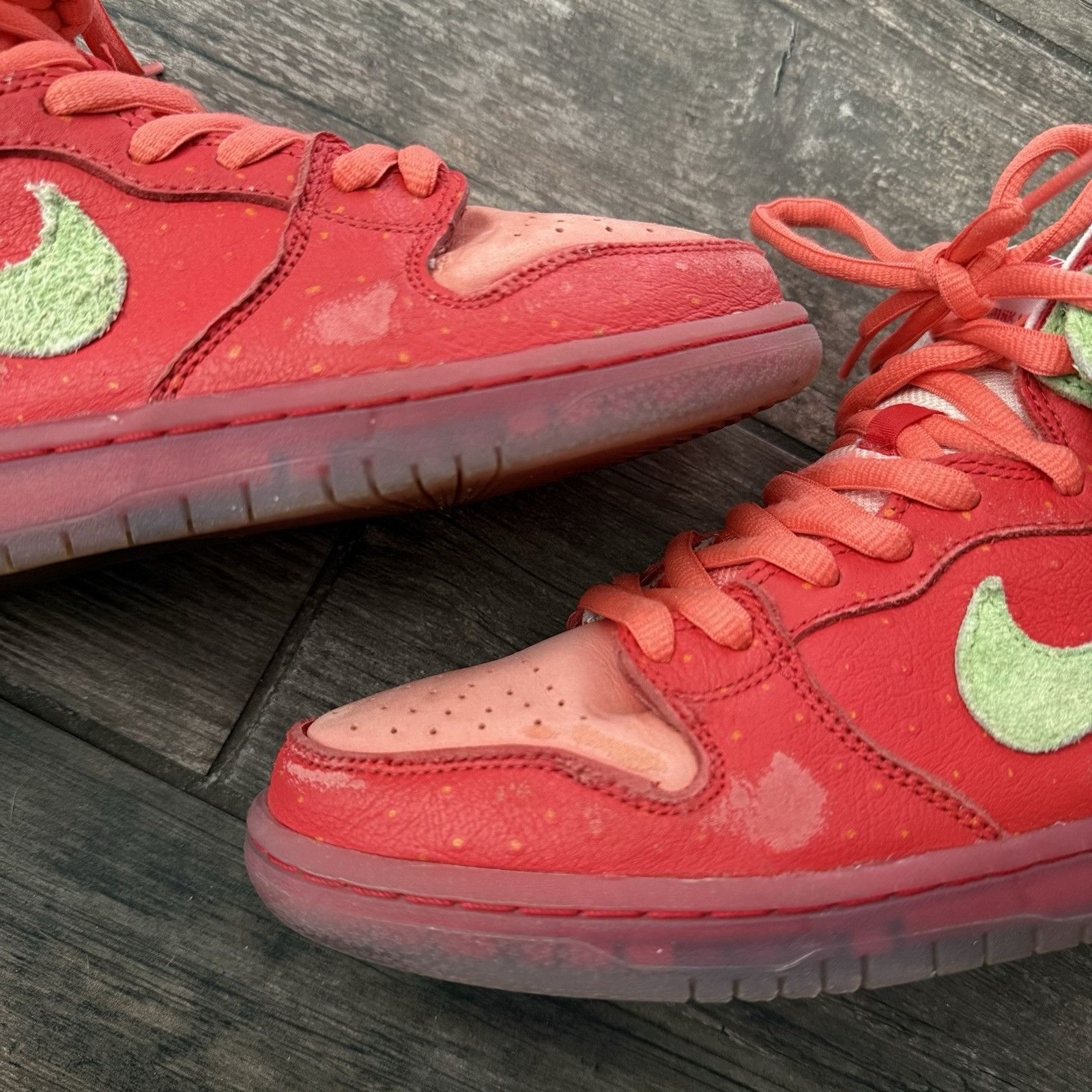 Nike SB NIKE SB DUNK HI STRAWBERRY COUGH SZ 8 GREEN RED SNEAKERS NO Size US 8 / EU 41 - 5 Thumbnail