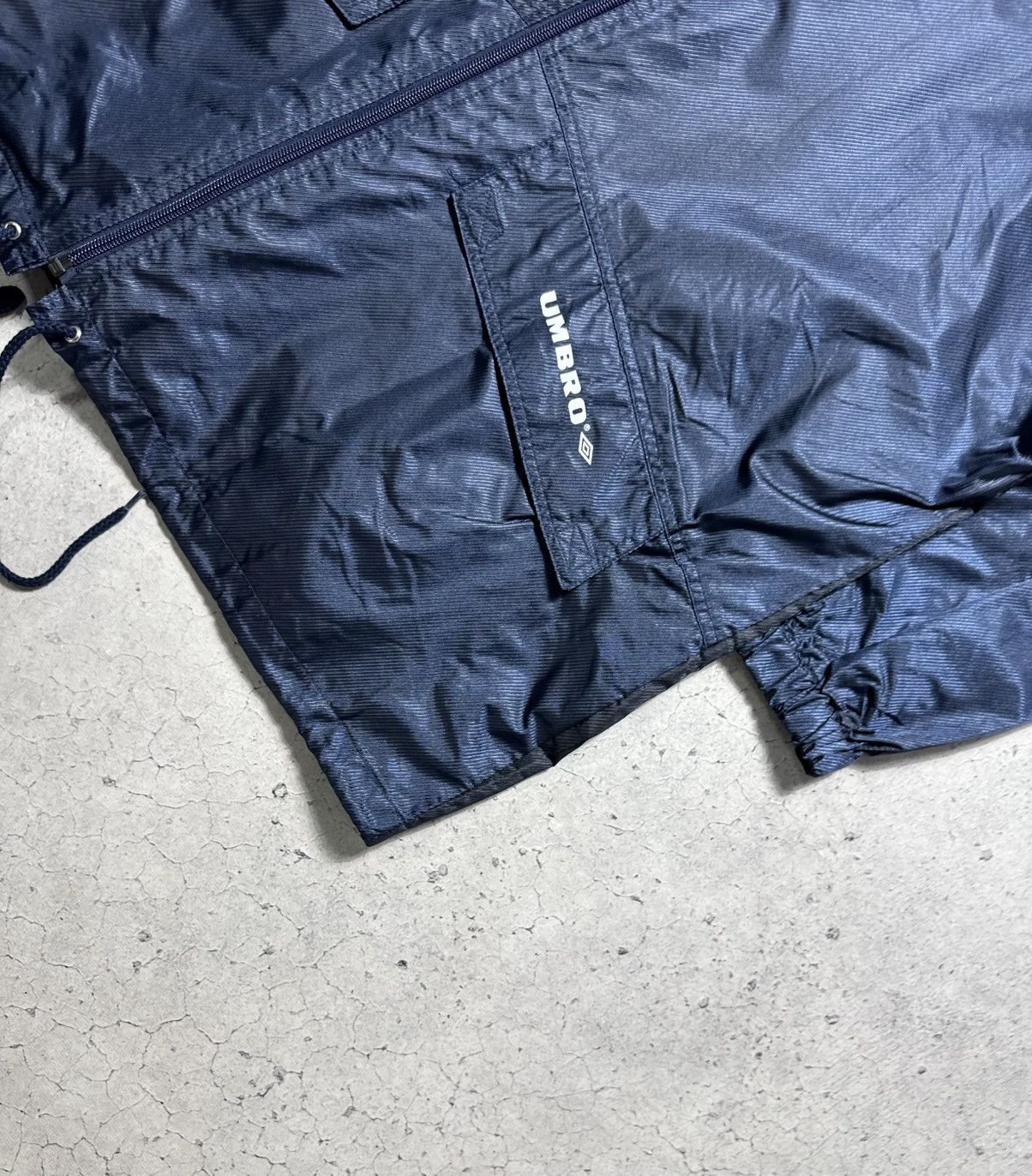 Umbro Umbro Pro Training Big Logo Nylon Light Jacket Vintage Size US XXL / EU 58 / 5 - 2 Thumbnail