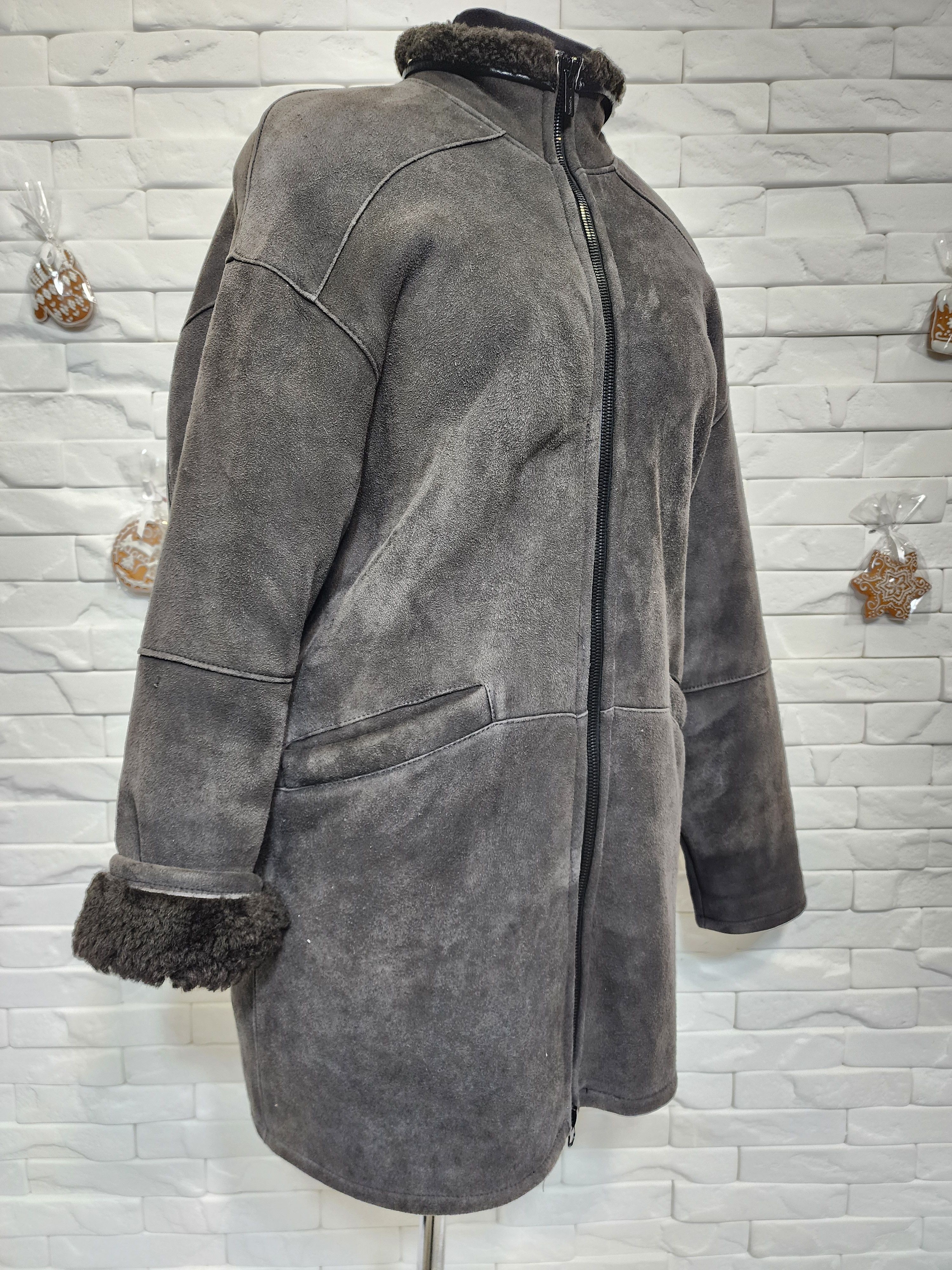 Uniqlo Men's Gray Sheepskin Coat: Genuine Fur, Zippered Size US L / EU 52-54 / 3 - 3 Thumbnail