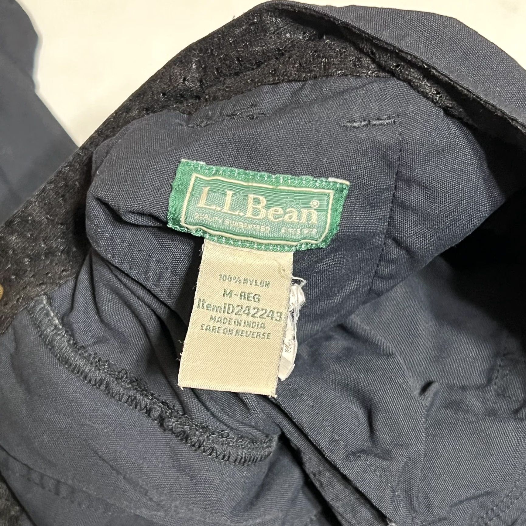 Vintage LL Bean Hiking Pants Nylon Windbreaker Dark Blue Elastic Waist 32x28 M Regular Mens Outdoors Nylon Zip PANTS Size US 31 - 7 Thumbnail